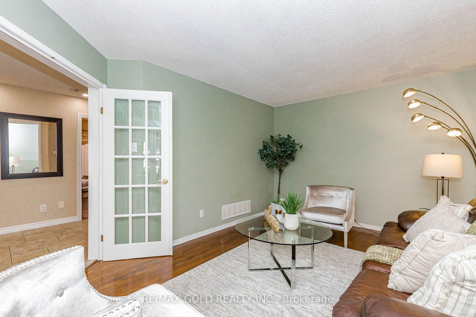 Photo 5 of 93 Lauchlin Crescent, Halton Hills, Georgetown — HOMEH
