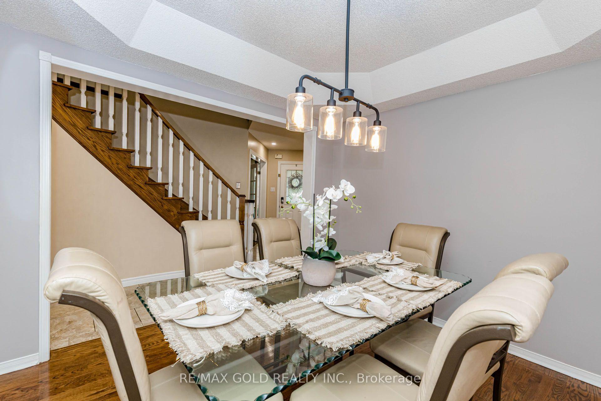 Photo 7 of 93 Lauchlin Crescent, Halton Hills, Georgetown — HOMEH