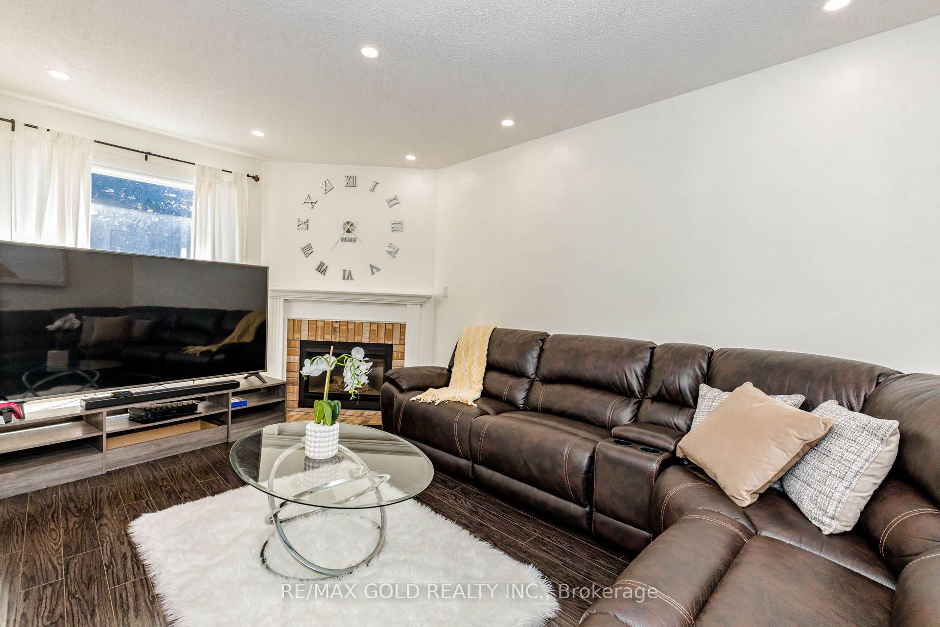 Photo 9 of 93 Lauchlin Crescent, Halton Hills, Georgetown — HOMEH