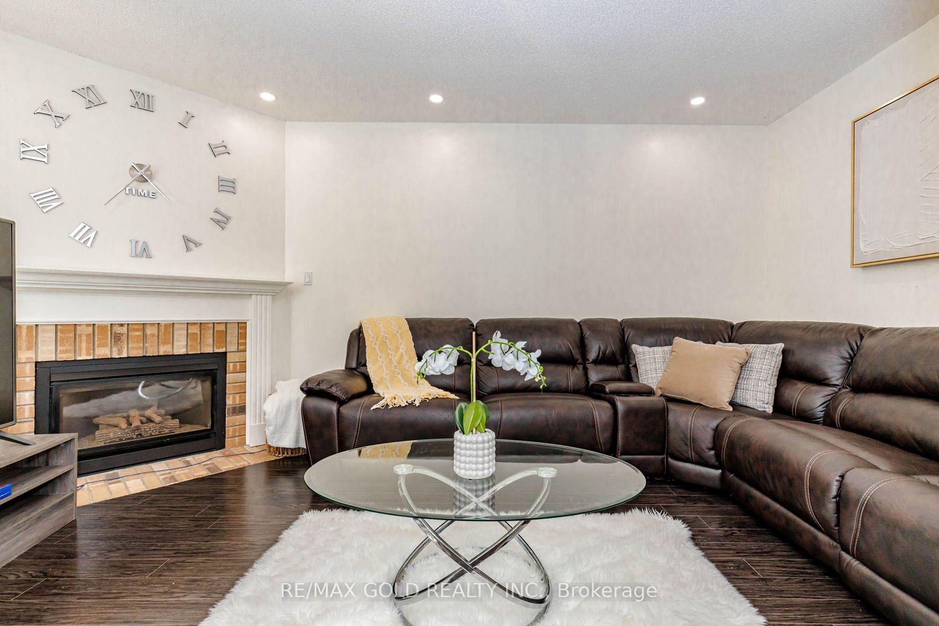 Photo 10 of 93 Lauchlin Crescent, Halton Hills, Georgetown — HOMEH