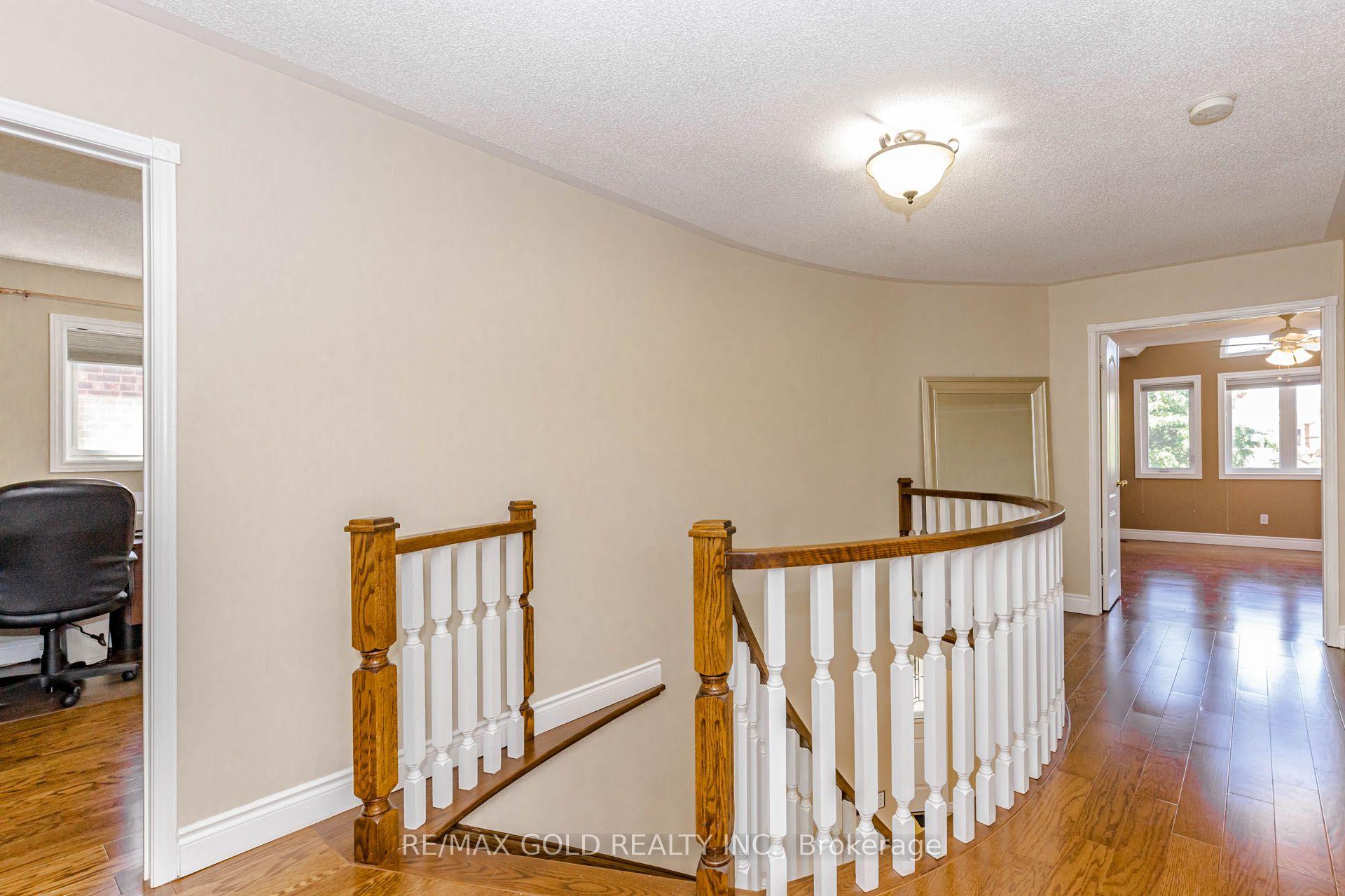 Photo 17 of 93 Lauchlin Crescent, Halton Hills, Georgetown — HOMEH