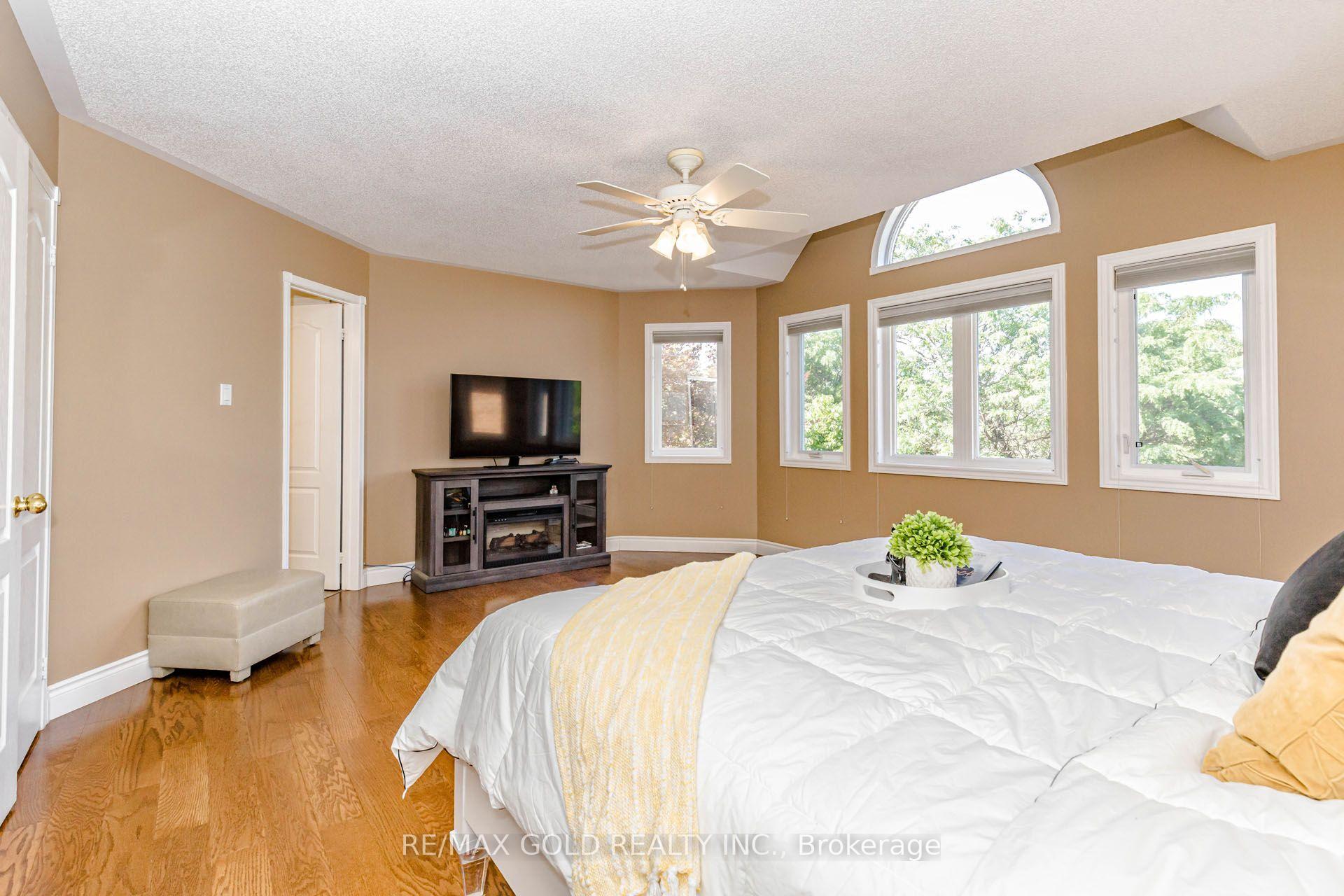 Photo 19 of 93 Lauchlin Crescent, Halton Hills, Georgetown — HOMEH