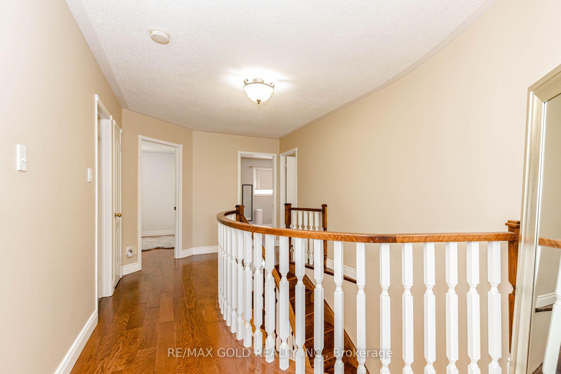 Photo 23 of 93 Lauchlin Crescent, Halton Hills, Georgetown — HOMEH