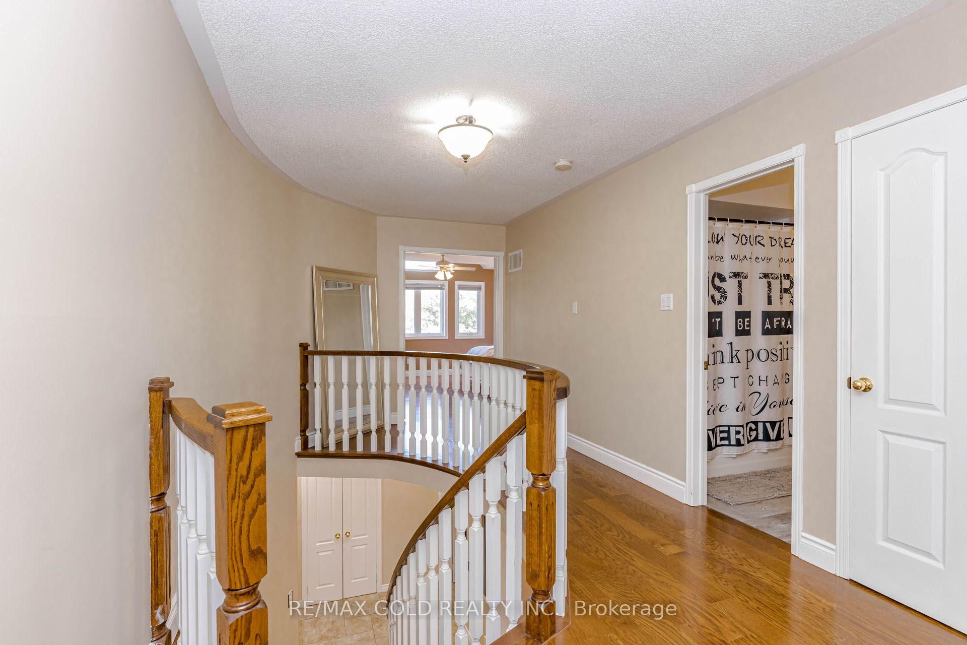 Photo 26 of 93 Lauchlin Crescent, Halton Hills, Georgetown — HOMEH