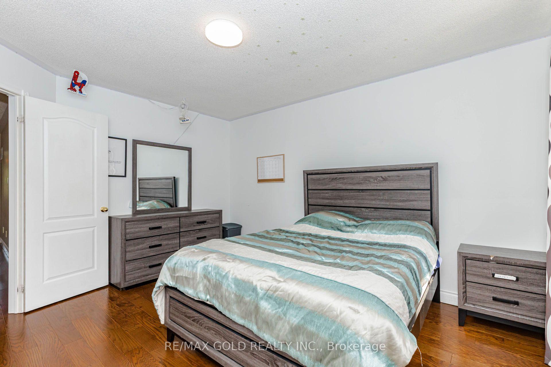 Photo 32 of 93 Lauchlin Crescent, Halton Hills, Georgetown — HOMEH