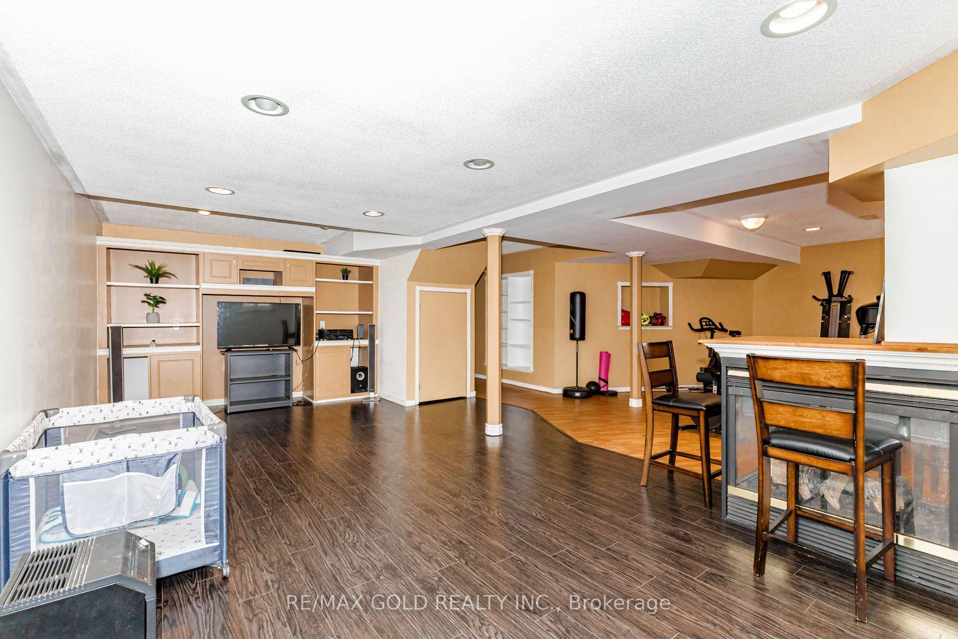 Photo 39 of 93 Lauchlin Crescent, Halton Hills, Georgetown — HOMEH
