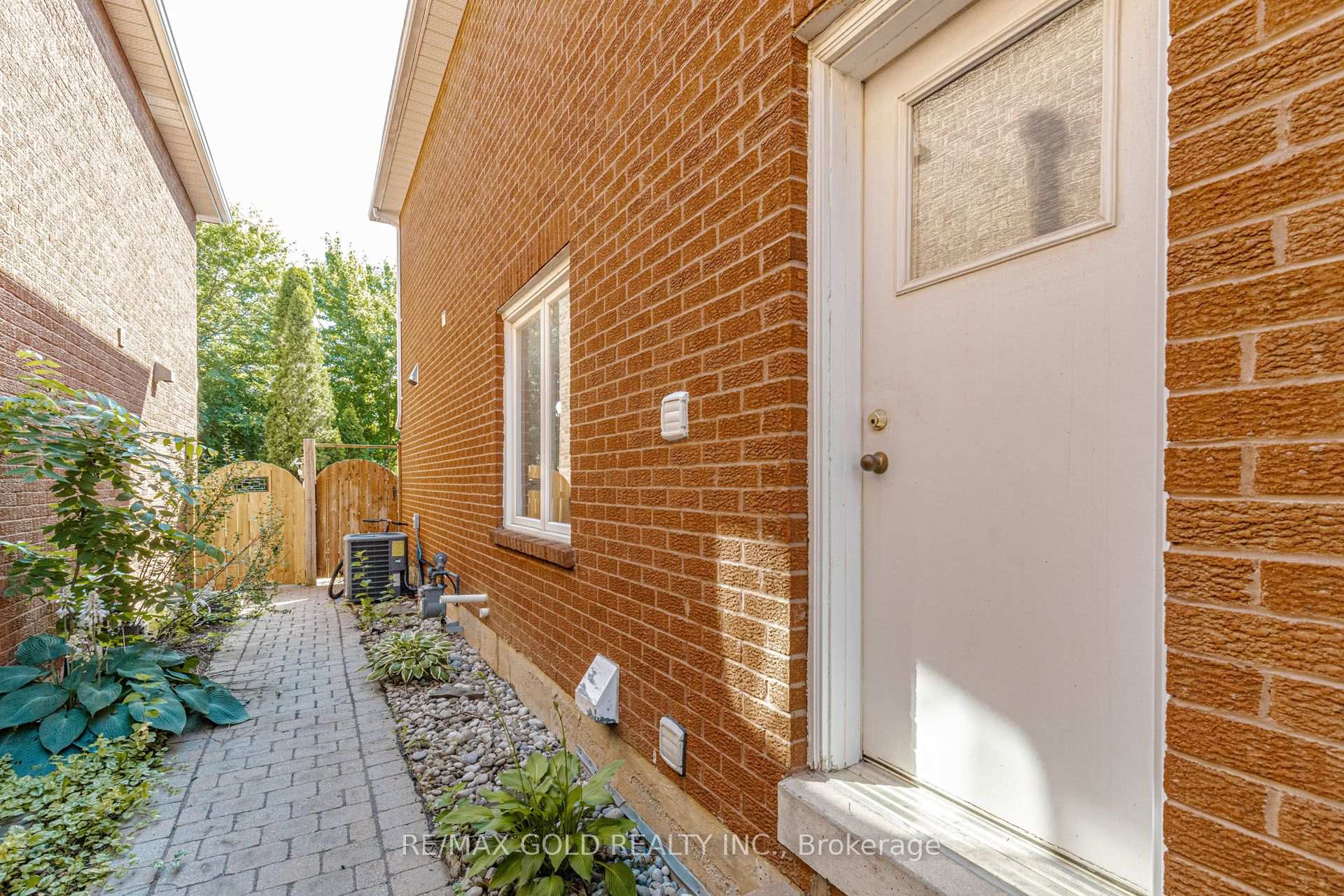 Photo 44 of 93 Lauchlin Crescent, Halton Hills, Georgetown — HOMEH