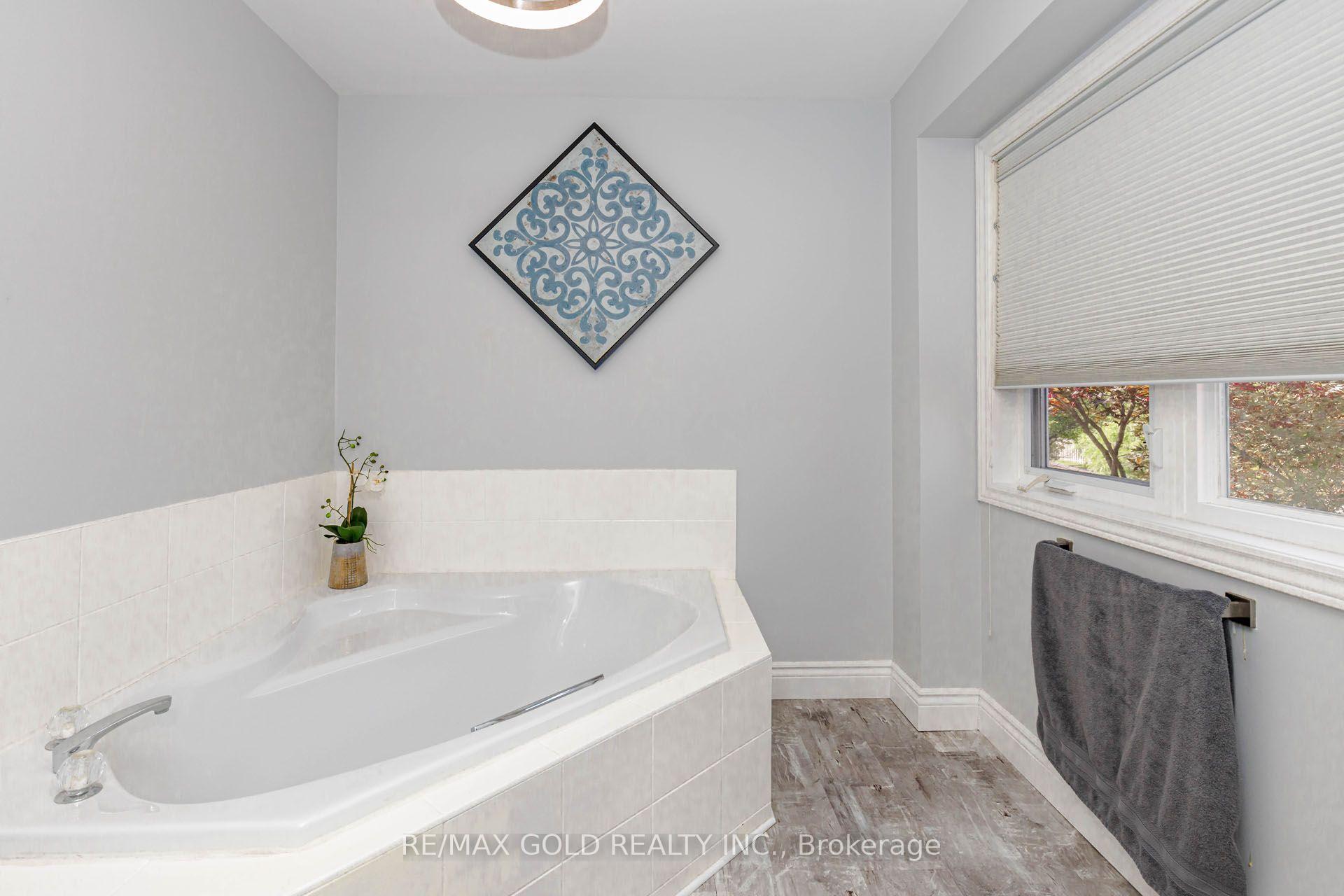 Photo 50 of 93 Lauchlin Crescent, Halton Hills, Georgetown — HOMEH