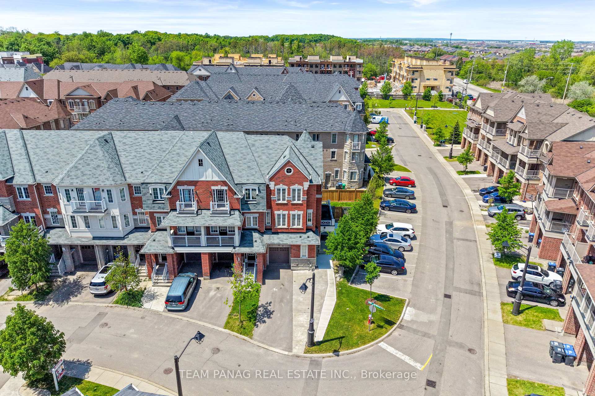 Photo 3 of 16 Rabbit Run Way, Brampton, Heart Lake East — HOMEH