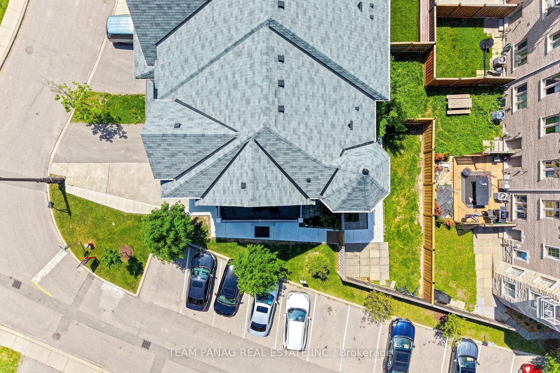 Photo 5 of 16 Rabbit Run Way, Brampton, Heart Lake East — HOMEH