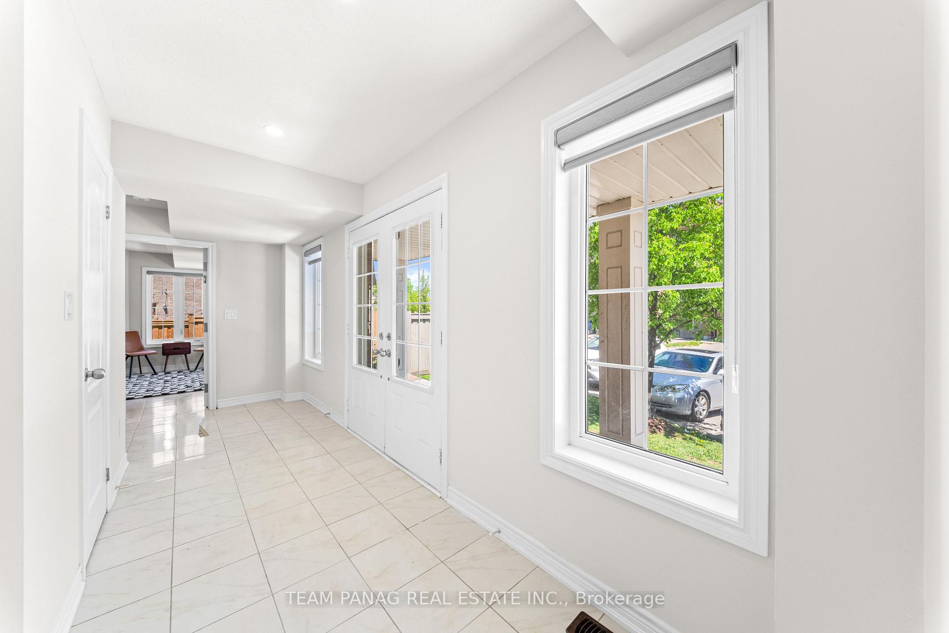 Photo 8 of 16 Rabbit Run Way, Brampton, Heart Lake East — HOMEH