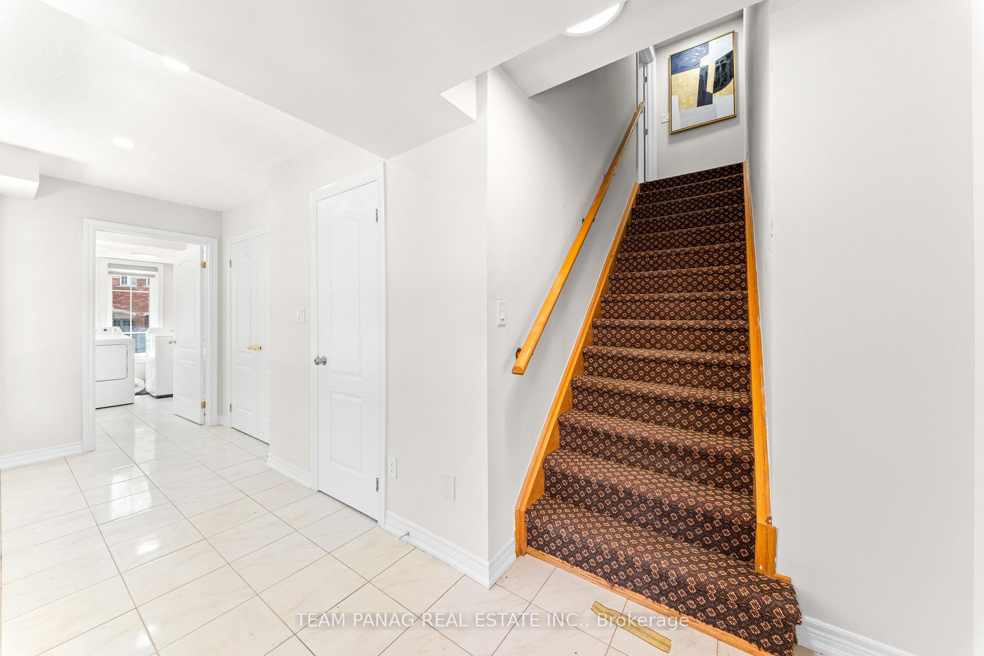 Photo 10 of 16 Rabbit Run Way, Brampton, Heart Lake East — HOMEH