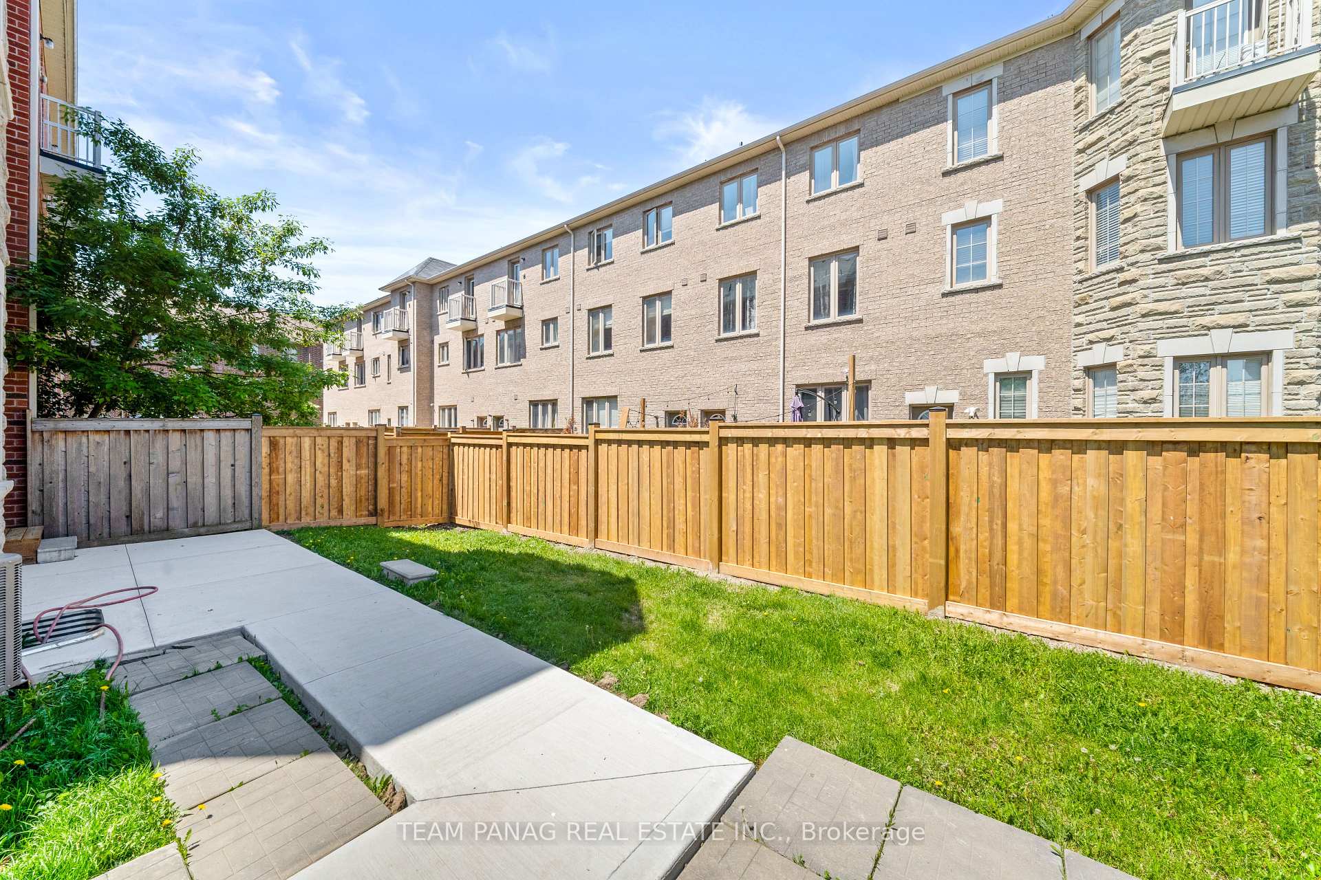 Photo 35 of 16 Rabbit Run Way, Brampton, Heart Lake East — HOMEH