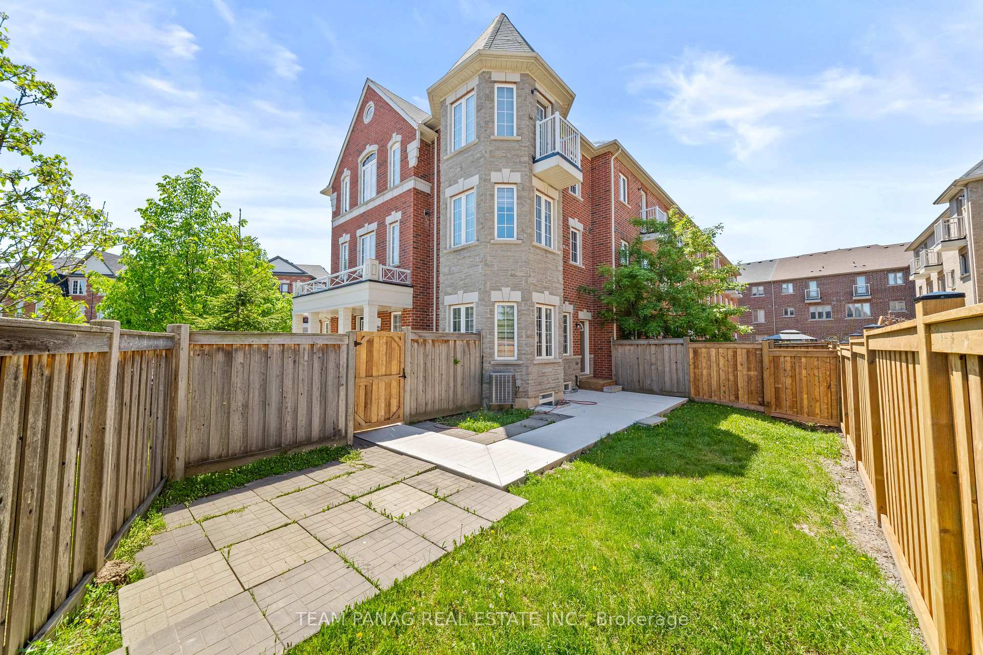 Photo 36 of 16 Rabbit Run Way, Brampton, Heart Lake East — HOMEH