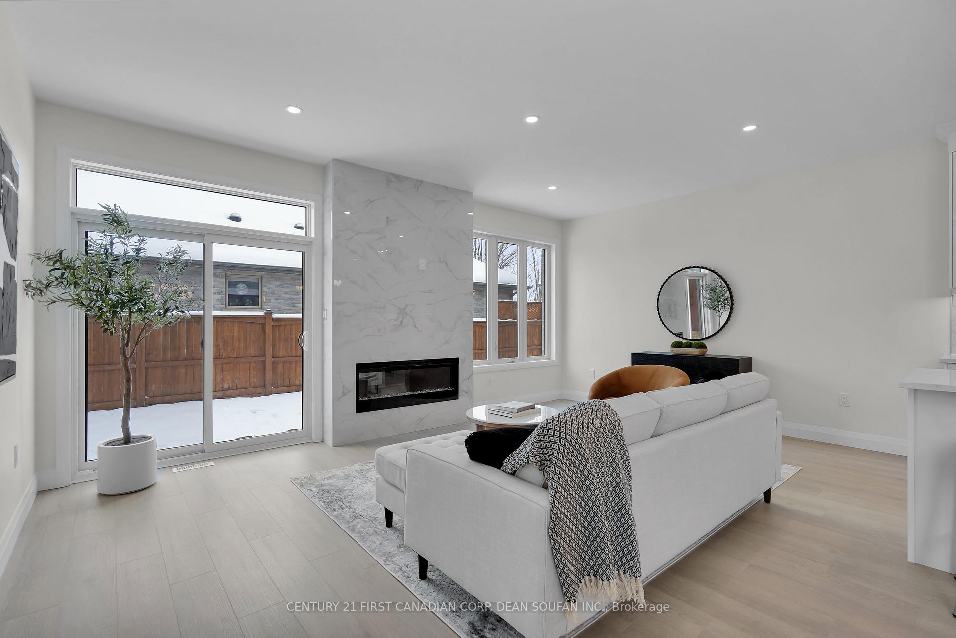 Photo 6 of 877 Catalpa Square, London, North E — HOMEH