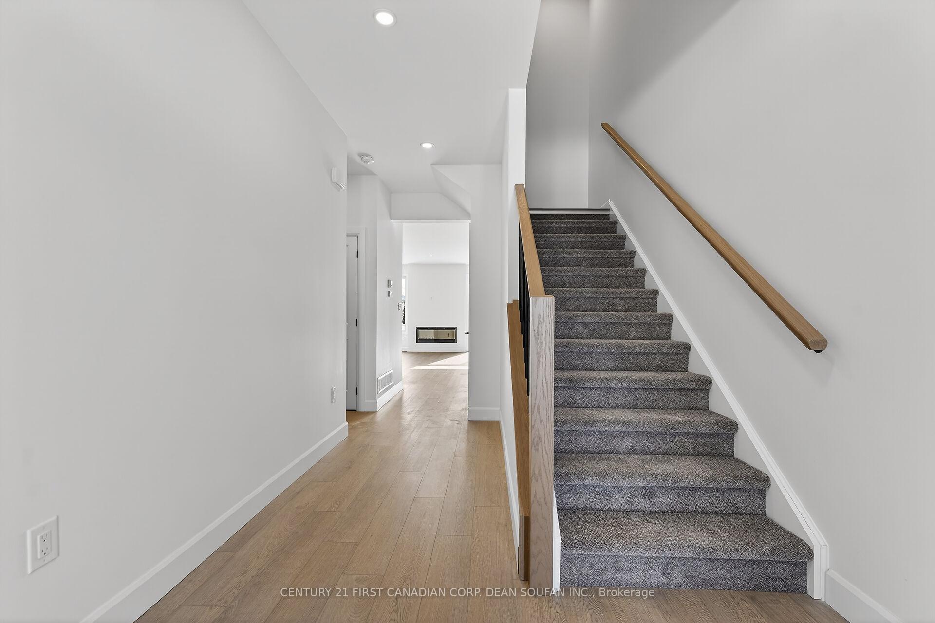 Photo 4 of 875 Catalpa Square, London, North E — HOMEH