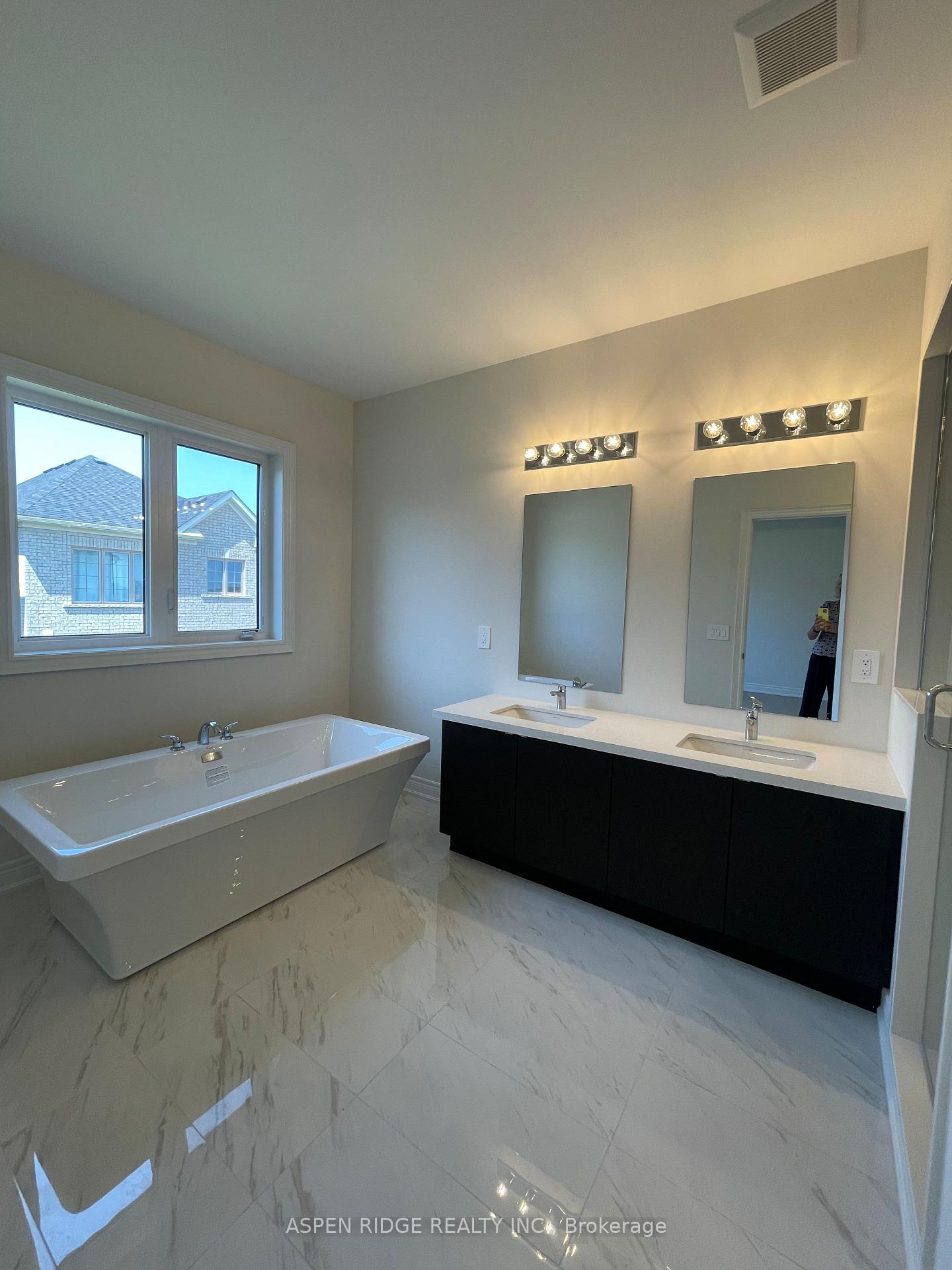 Photo 25 of 46 Lucy Pick Avenue, Markham, Rural Markham — HOMEH
