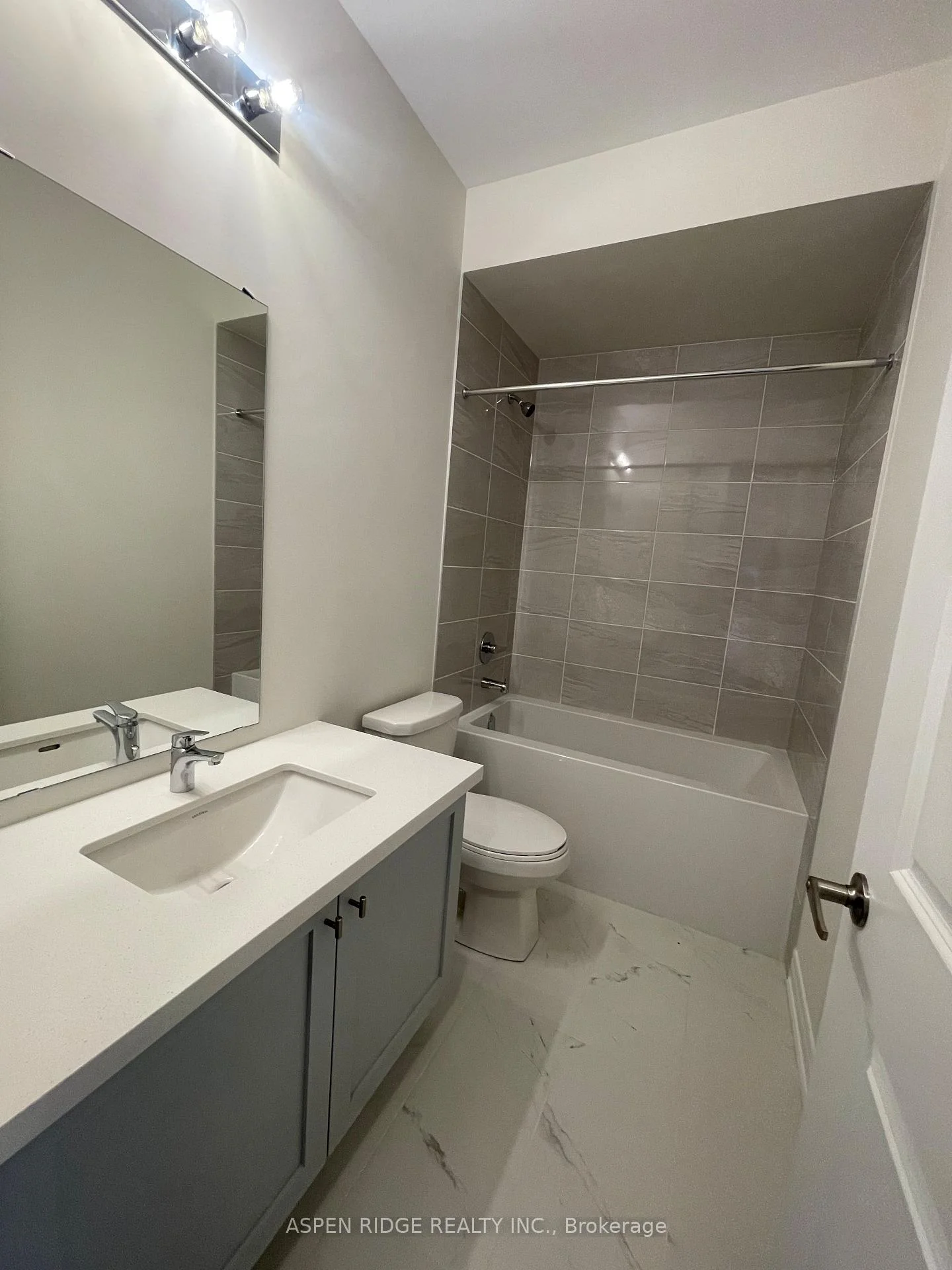 Photo 32 of 46 Lucy Pick Avenue, Markham, Rural Markham — HOMEH