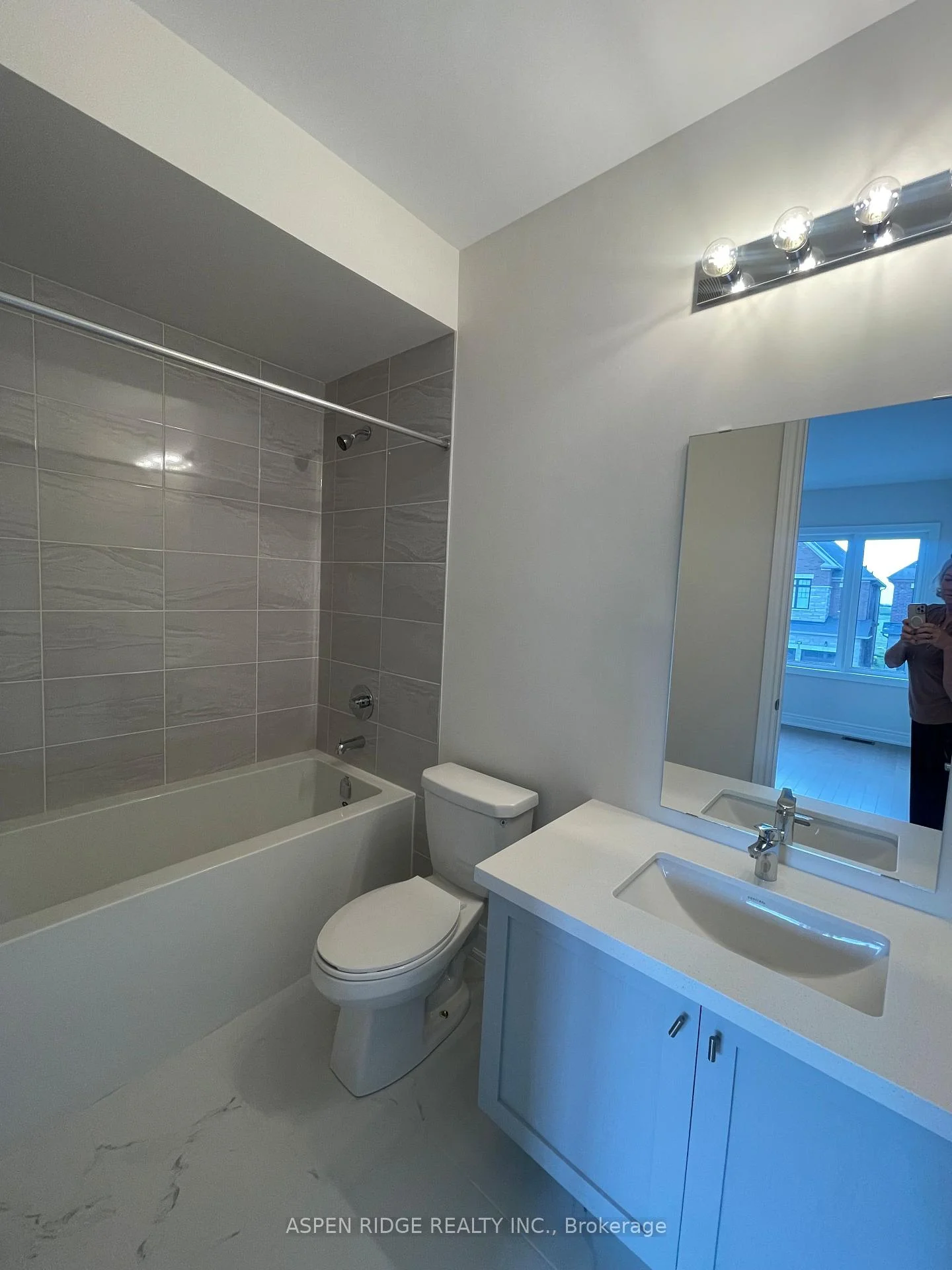 Photo 38 of 46 Lucy Pick Avenue, Markham, Rural Markham — HOMEH