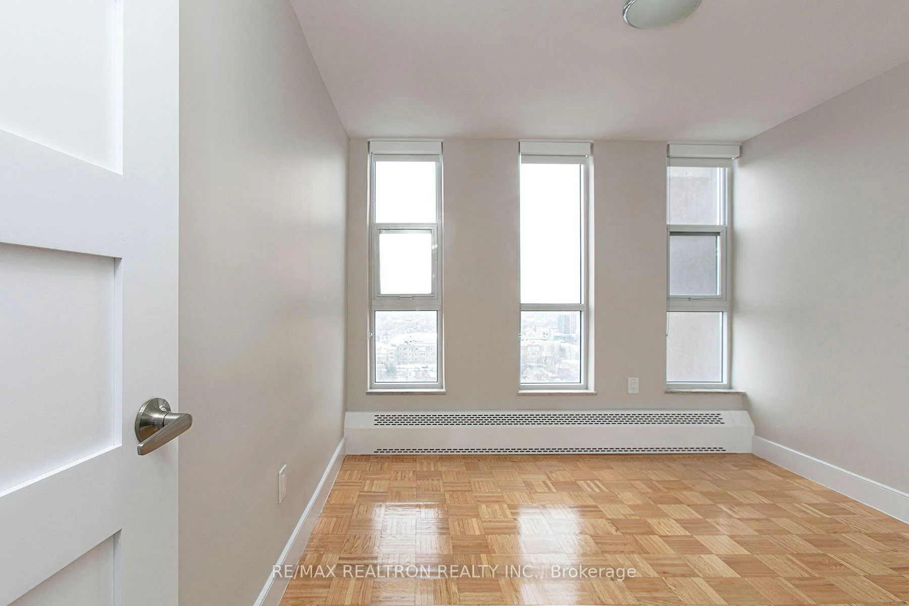 Front of Unit 903, 666 Spadina Avenue