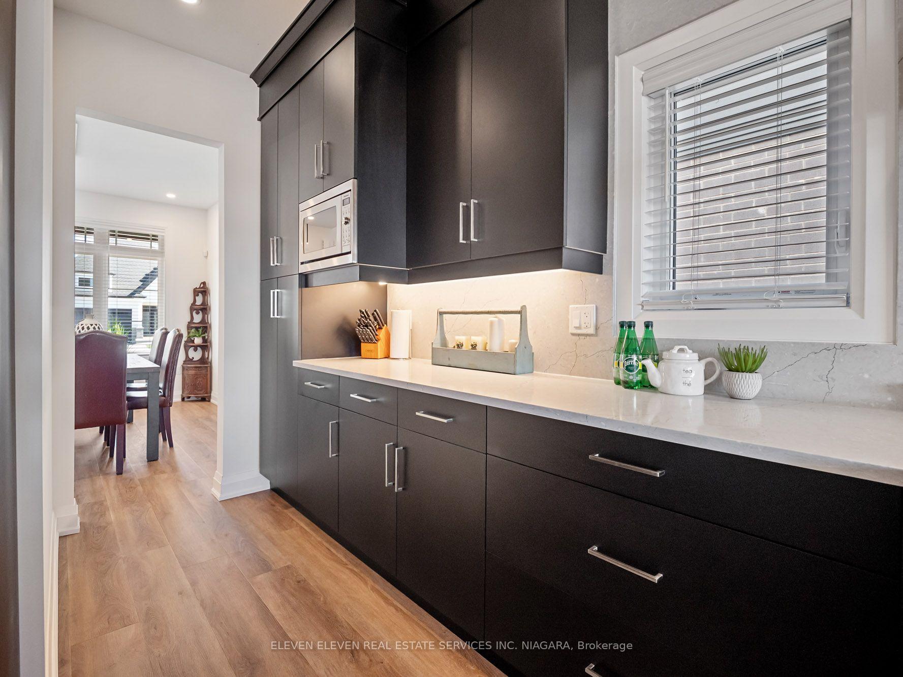 Photo 4 of 7483 Sherrilee Crescent, Niagara Falls, Brown — HOMEH