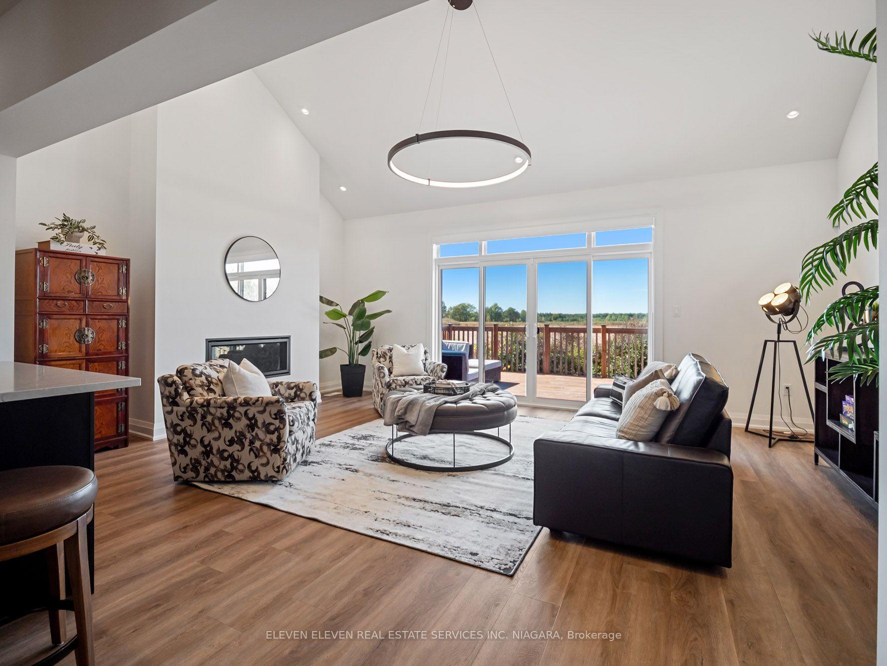 Photo 6 of 7483 Sherrilee Crescent, Niagara Falls, Brown — HOMEH