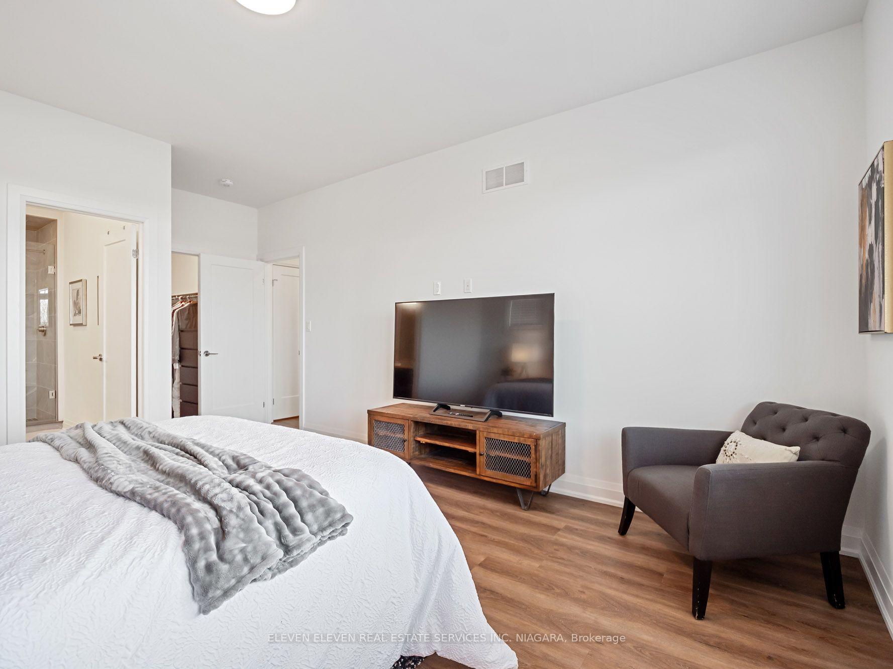 Photo 14 of 7483 Sherrilee Crescent, Niagara Falls, Brown — HOMEH