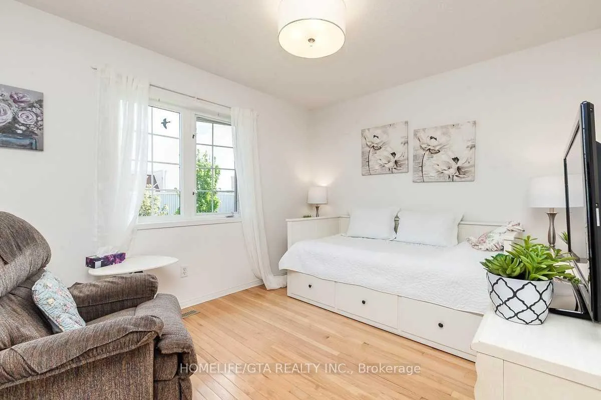 Photo 8 of 25 Haverhill Crescent, Whitby, Taunton North — HOMEH