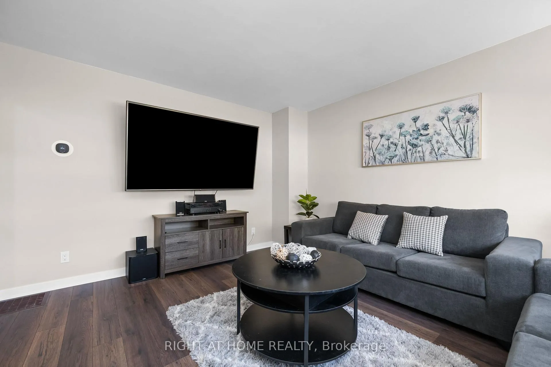 Photo 7 of 305 East 24th Street, Hamilton, Burkholme — HOMEH