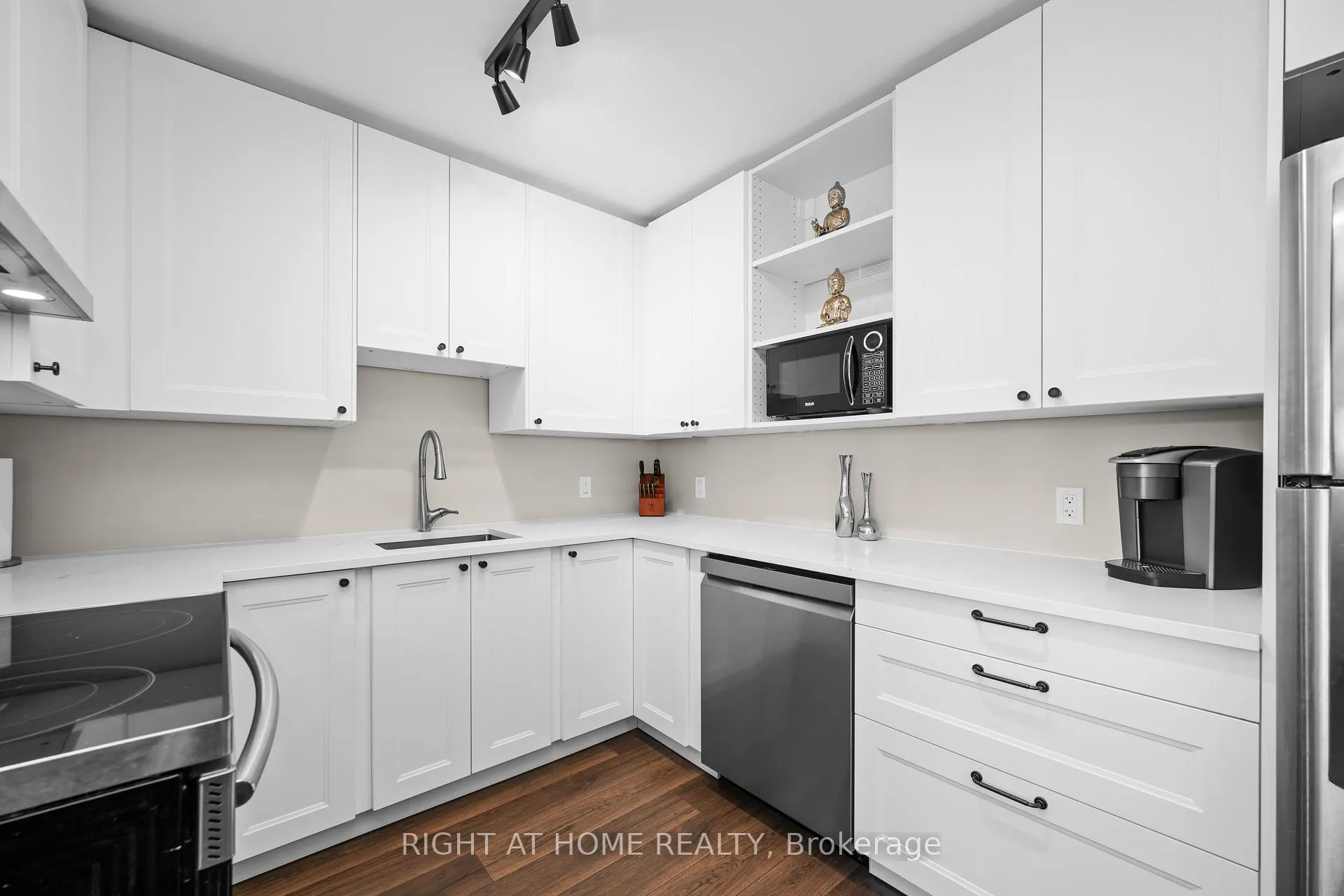 Photo 10 of 305 East 24th Street, Hamilton, Burkholme — HOMEH