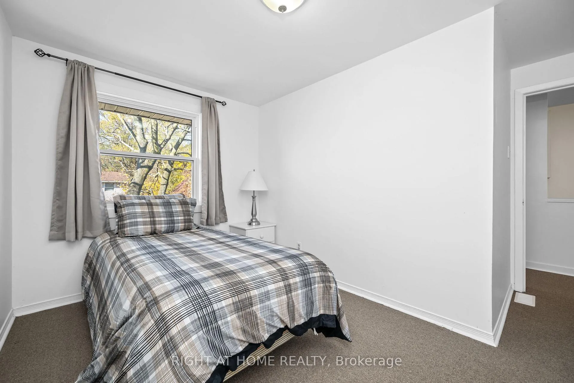 Photo 23 of 305 East 24th Street, Hamilton, Burkholme — HOMEH