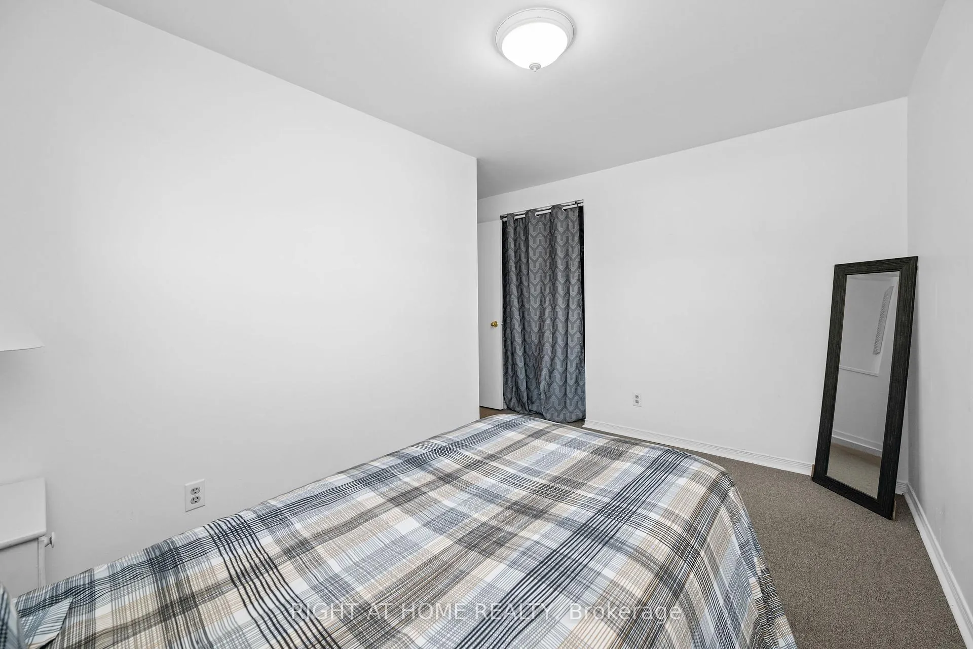 Photo 24 of 305 East 24th Street, Hamilton, Burkholme — HOMEH