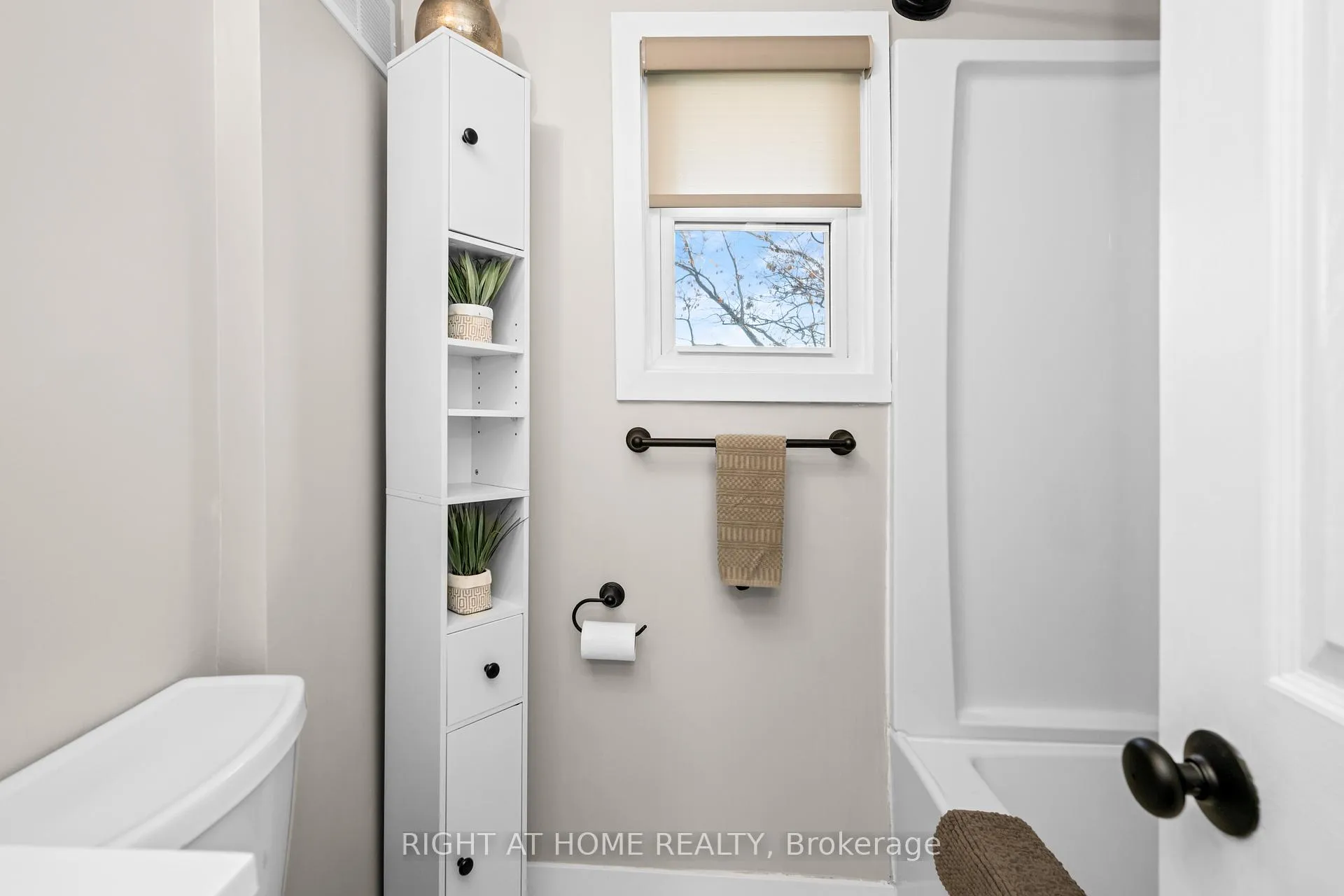 Photo 29 of 305 East 24th Street, Hamilton, Burkholme — HOMEH
