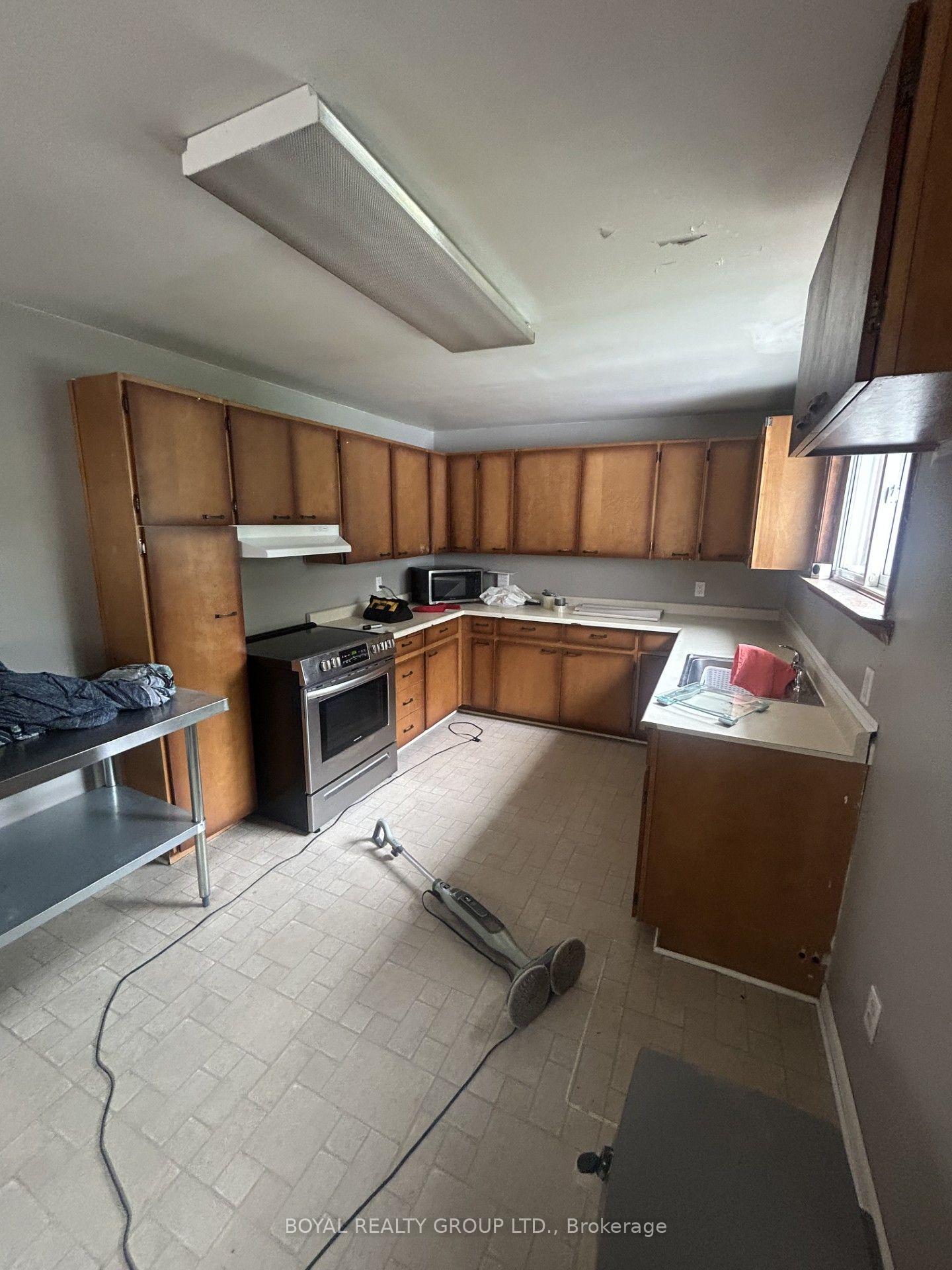 Photo 5 of 321 Cameron Street, Thunder Bay, East End — HOMEH