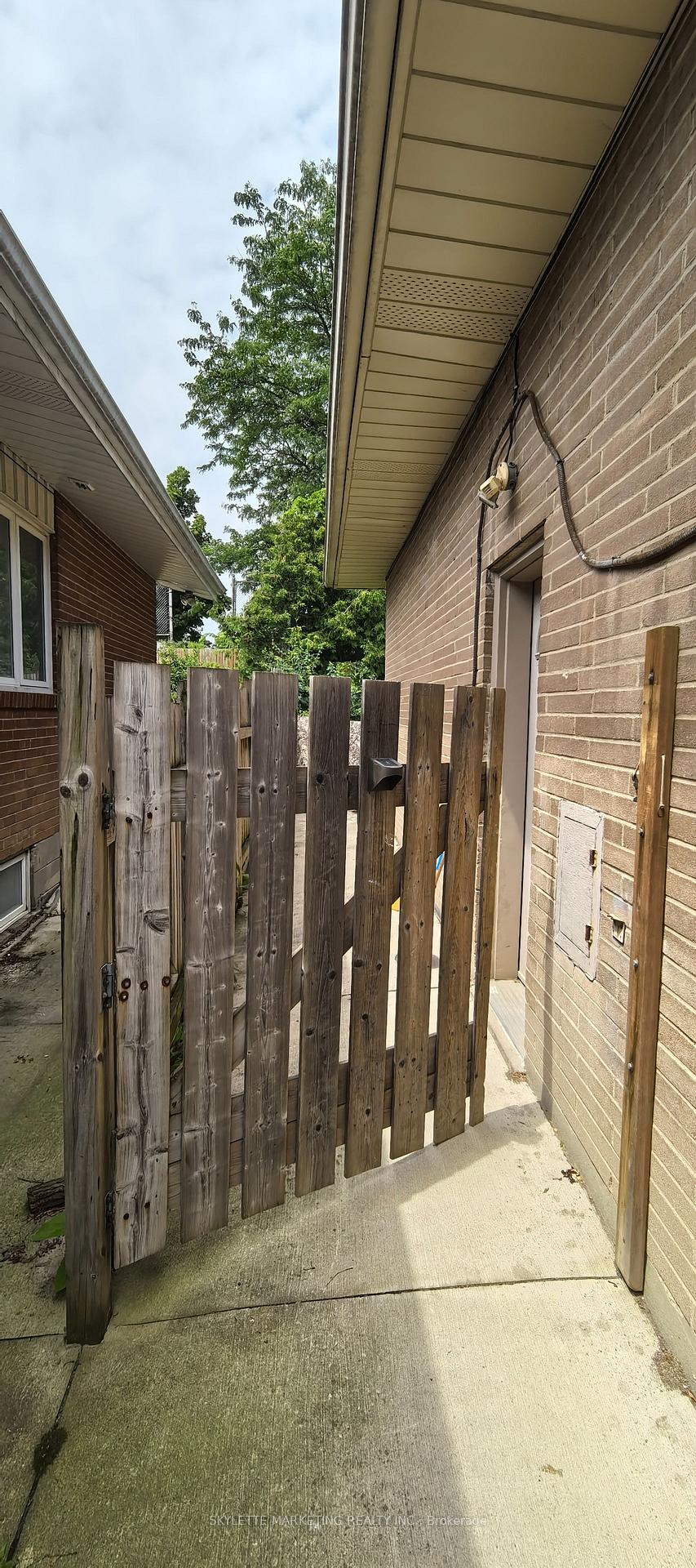 Photo 4 of Unit basement, 34 Ravenscroft Circle, North York, Bayview Village — HOMEH