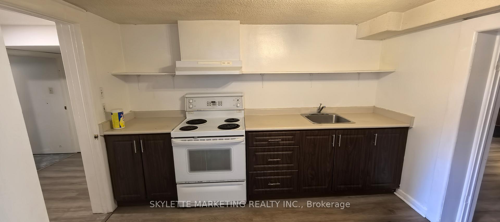 Photo 7 of Unit basement, 34 Ravenscroft Circle, North York, Bayview Village — HOMEH