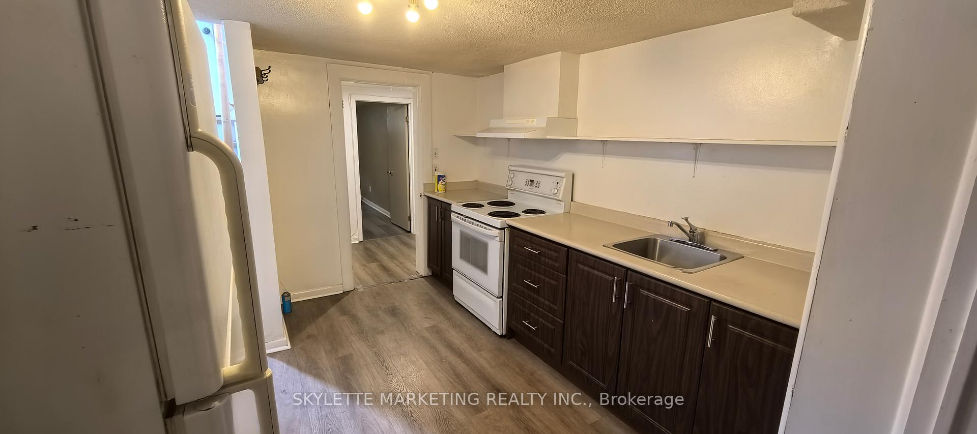 Photo 8 of Unit basement, 34 Ravenscroft Circle, North York, Bayview Village — HOMEH