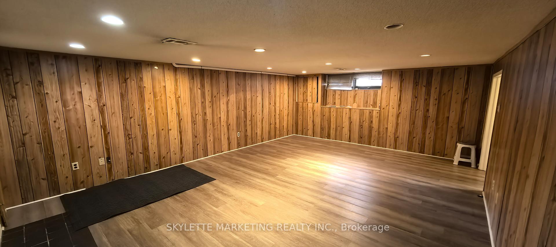 Photo 9 of Unit basement, 34 Ravenscroft Circle, North York, Bayview Village — HOMEH