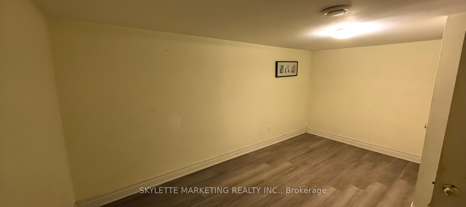 Photo 13 of Unit basement, 34 Ravenscroft Circle, North York, Bayview Village — HOMEH