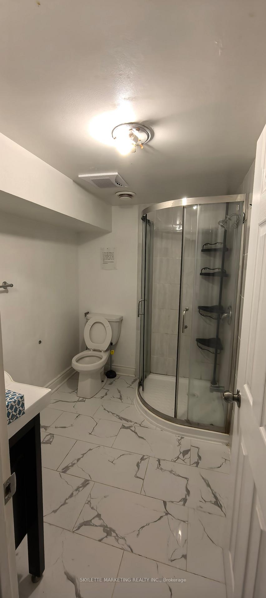 Photo 16 of Unit basement, 34 Ravenscroft Circle, North York, Bayview Village — HOMEH