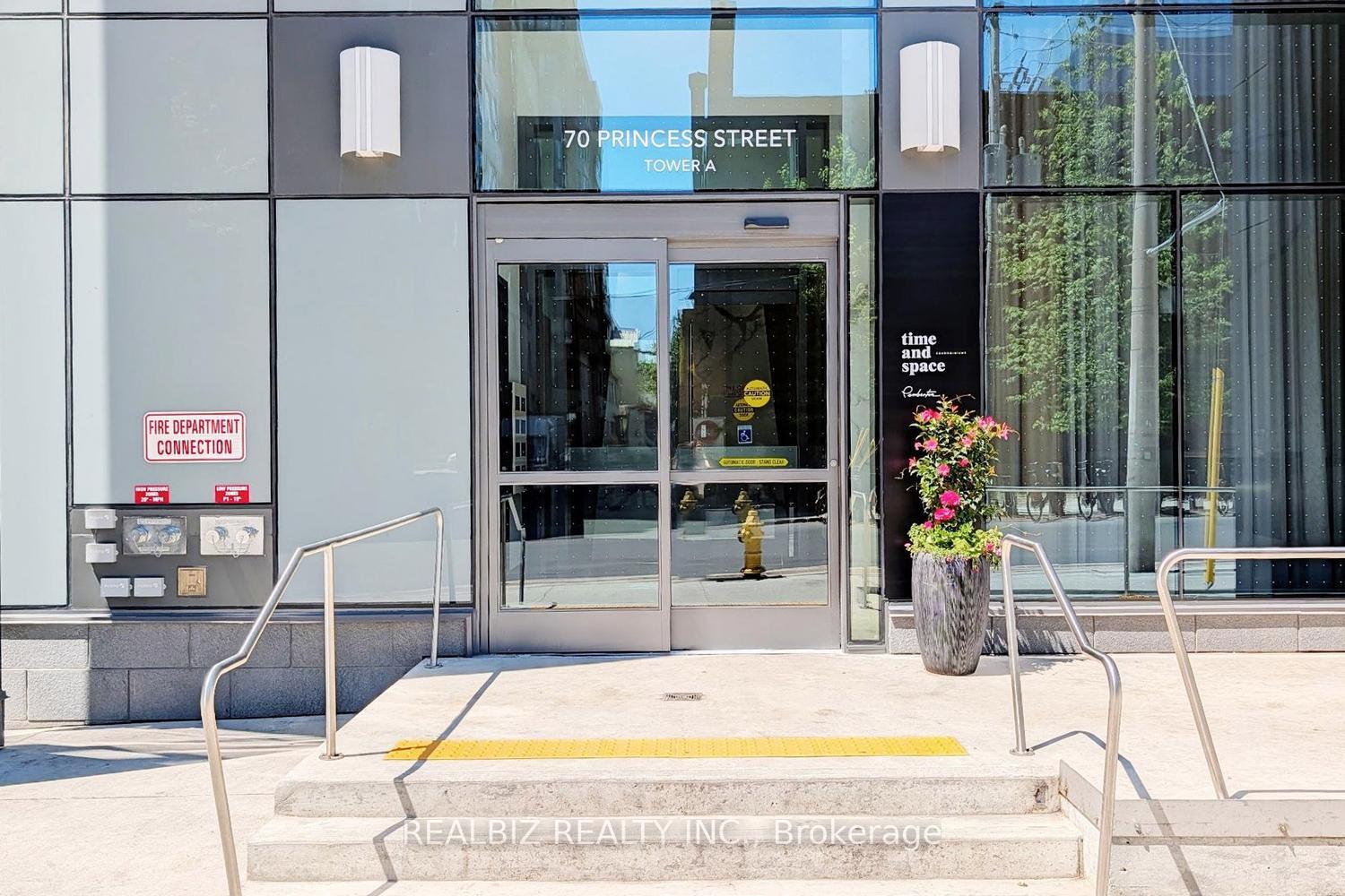 Photo 2 of Unit 1233, 70 Princess Street, Toronto, Waterfront Communities — HOMEH