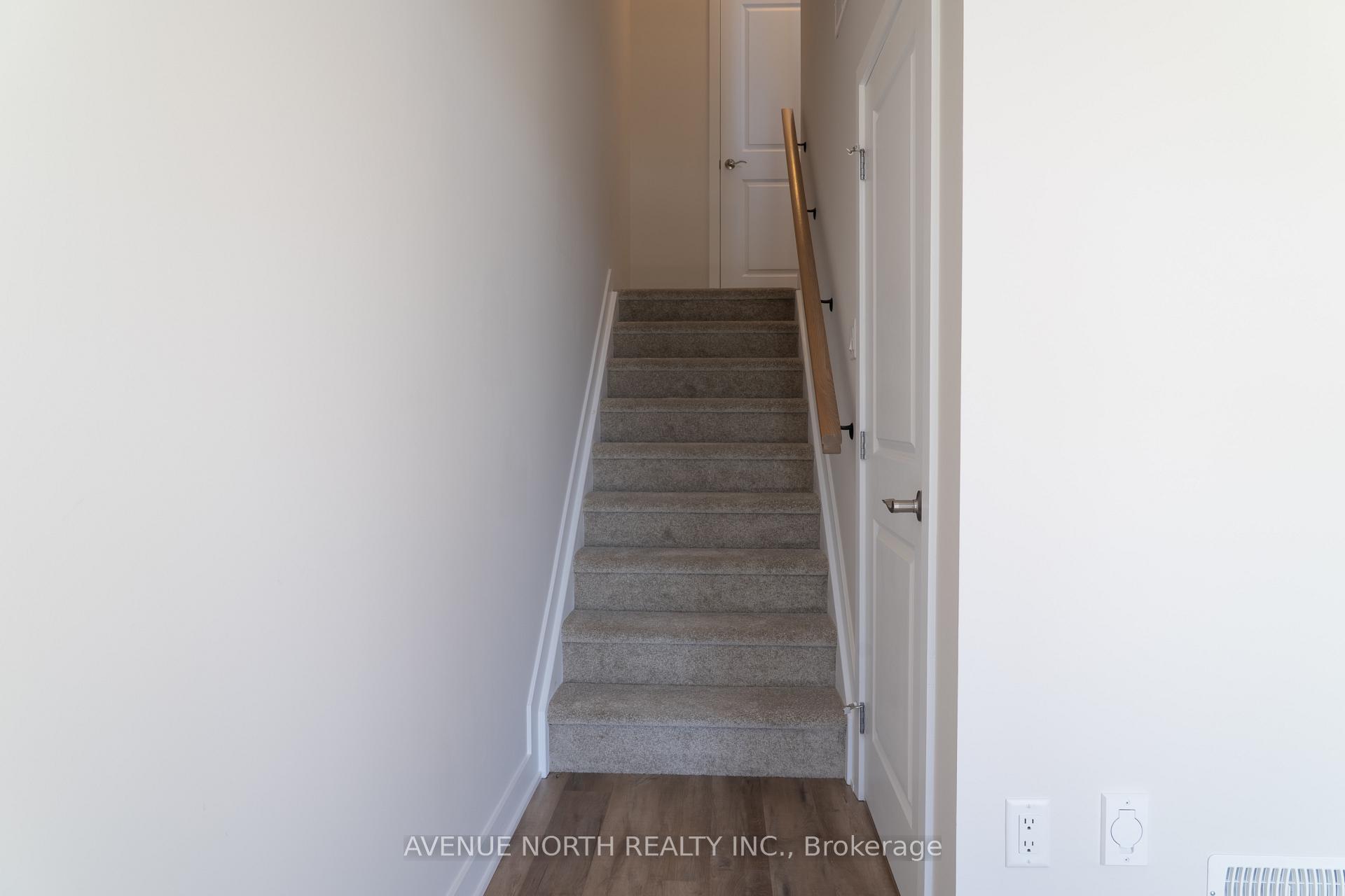 Photo 3 of 650 Corporal Private, Ottawa, Blossom Park/Kemp Park/Findlay Creek — HOMEH