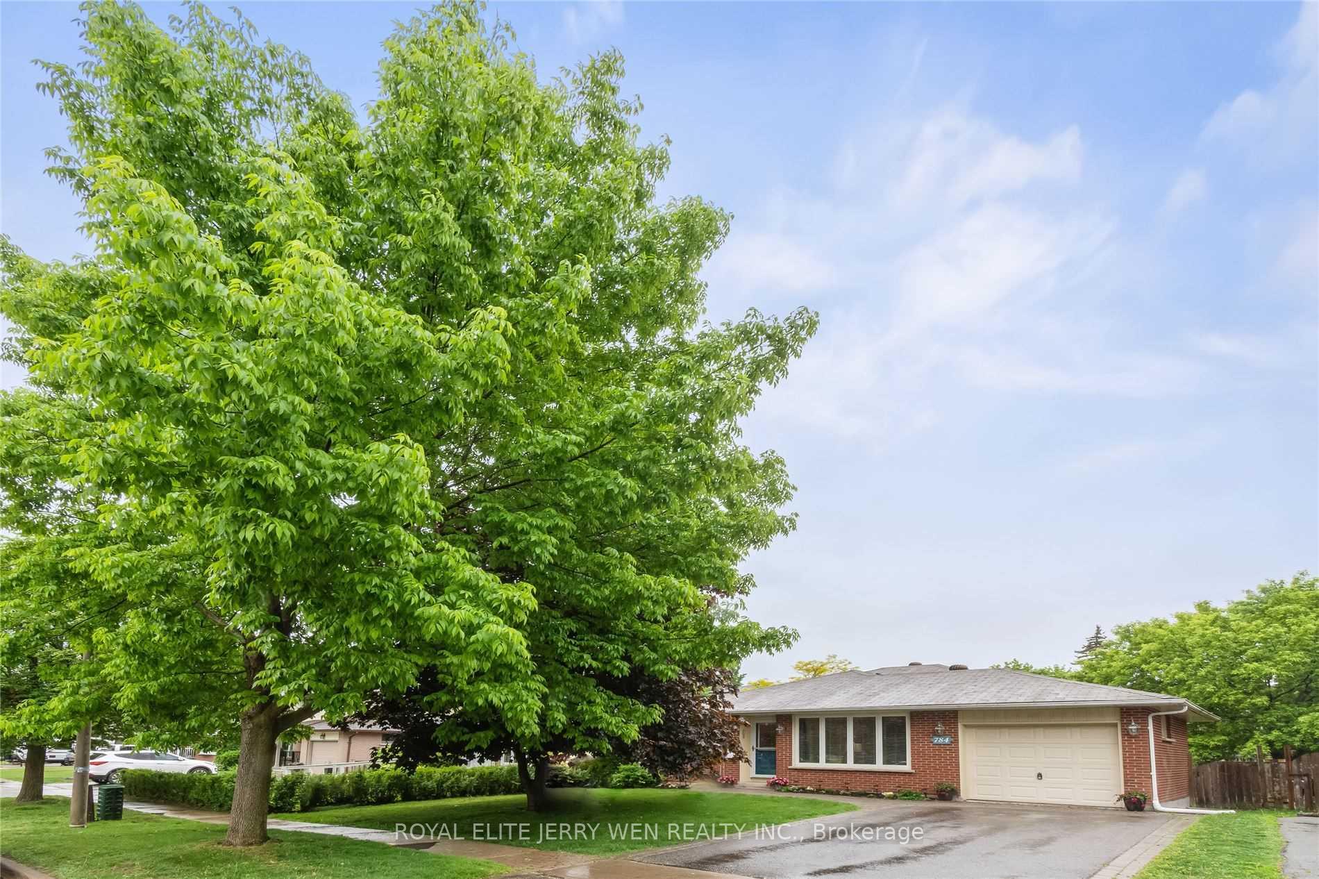 Photo 2 of 784 Central Park Boulevard N, Oshawa, Centennial — HOMEH