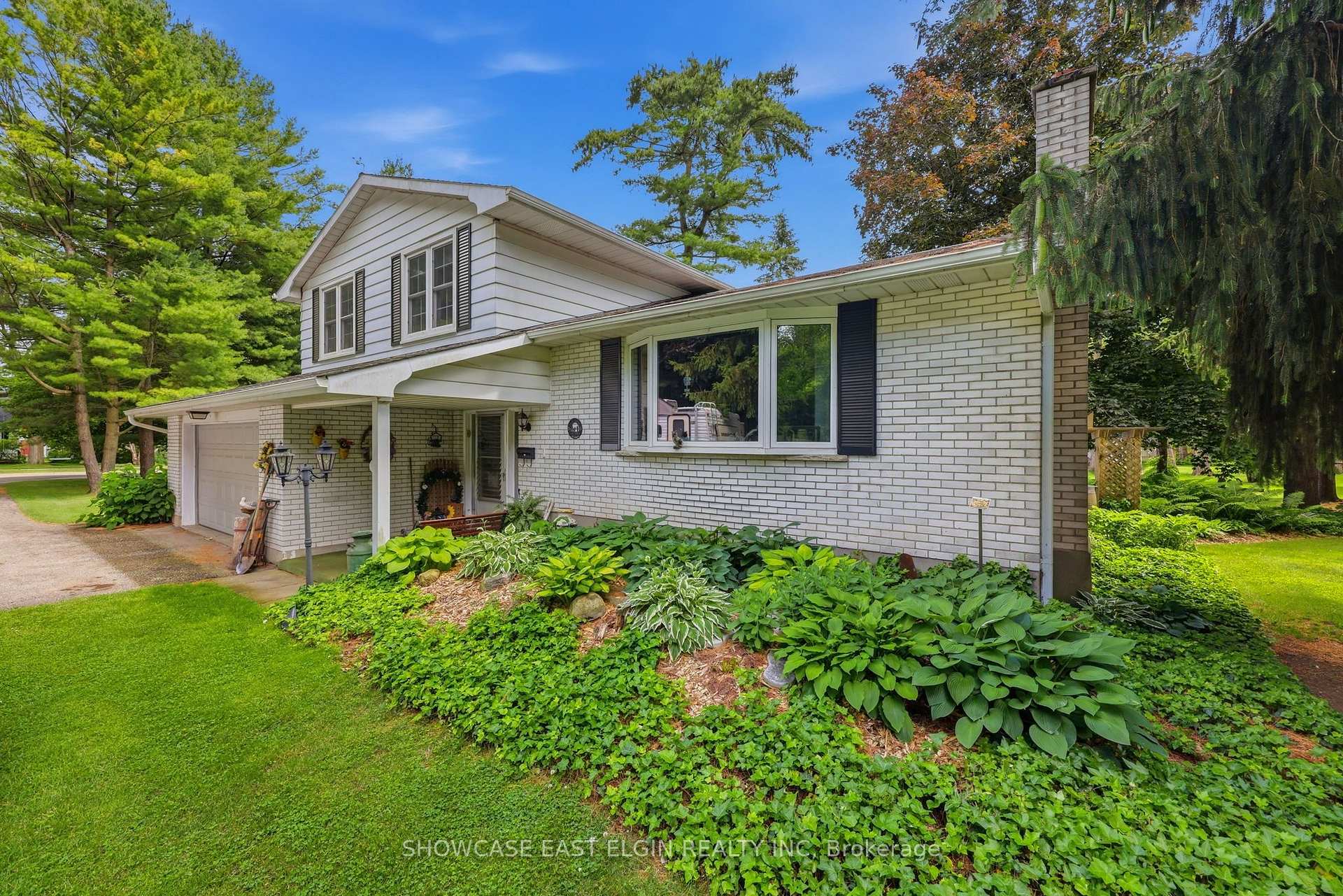 Photo 2 of 10 Pierce Street, Aylmer — HOMEH