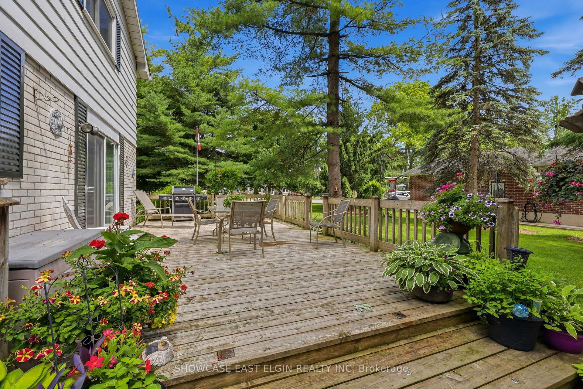 Photo 3 of 10 Pierce Street, Aylmer — HOMEH