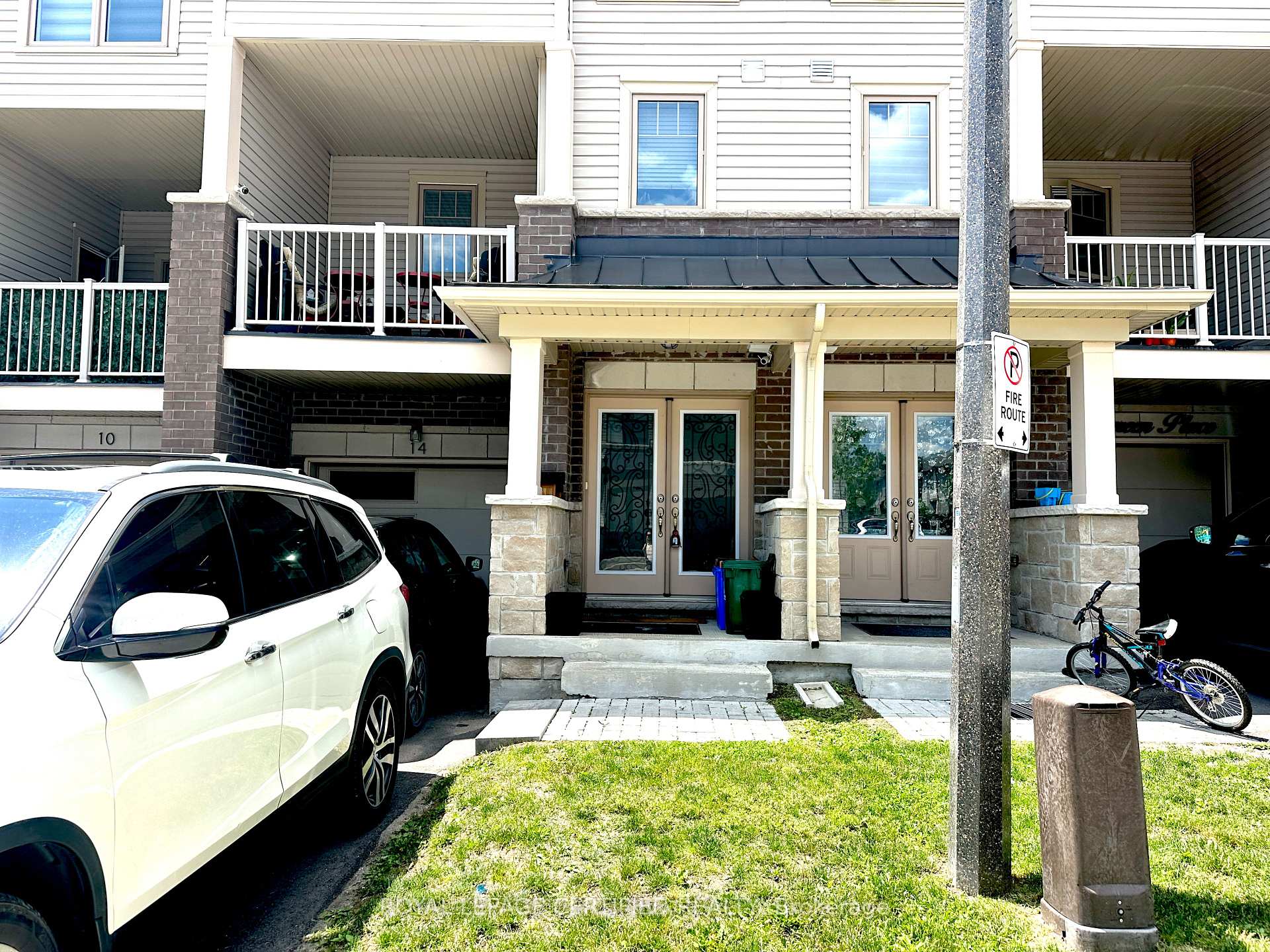 Photo 2 of 14 Ambereen Place, Clarington, Bowmanville — HOMEH