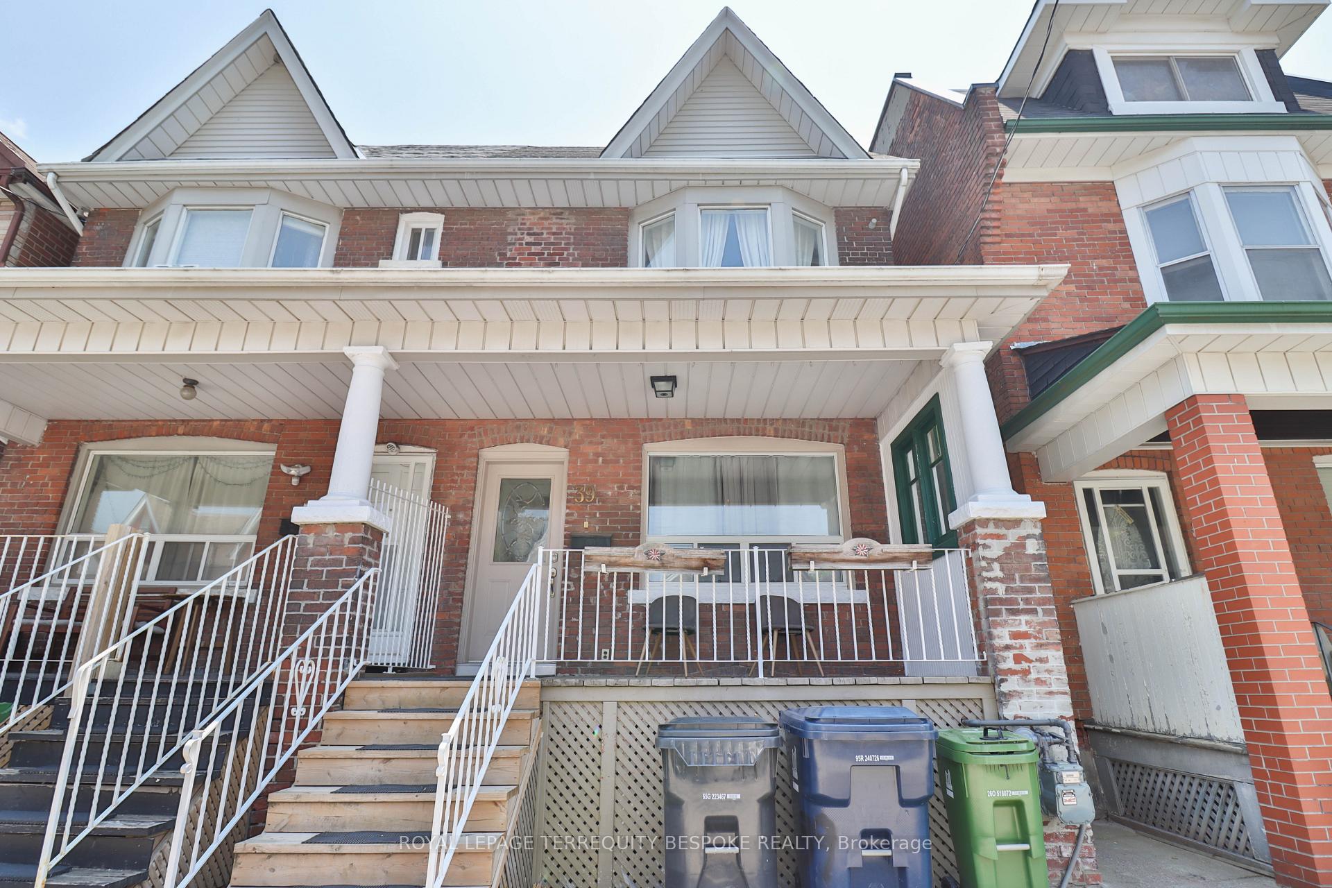 Front of Unit upper, 39 Lappin Avenue