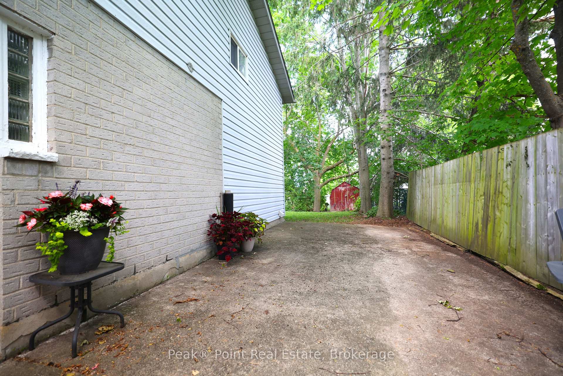 Photo 4 of 2105 8th Avenue E, Owen Sound — HOMEH