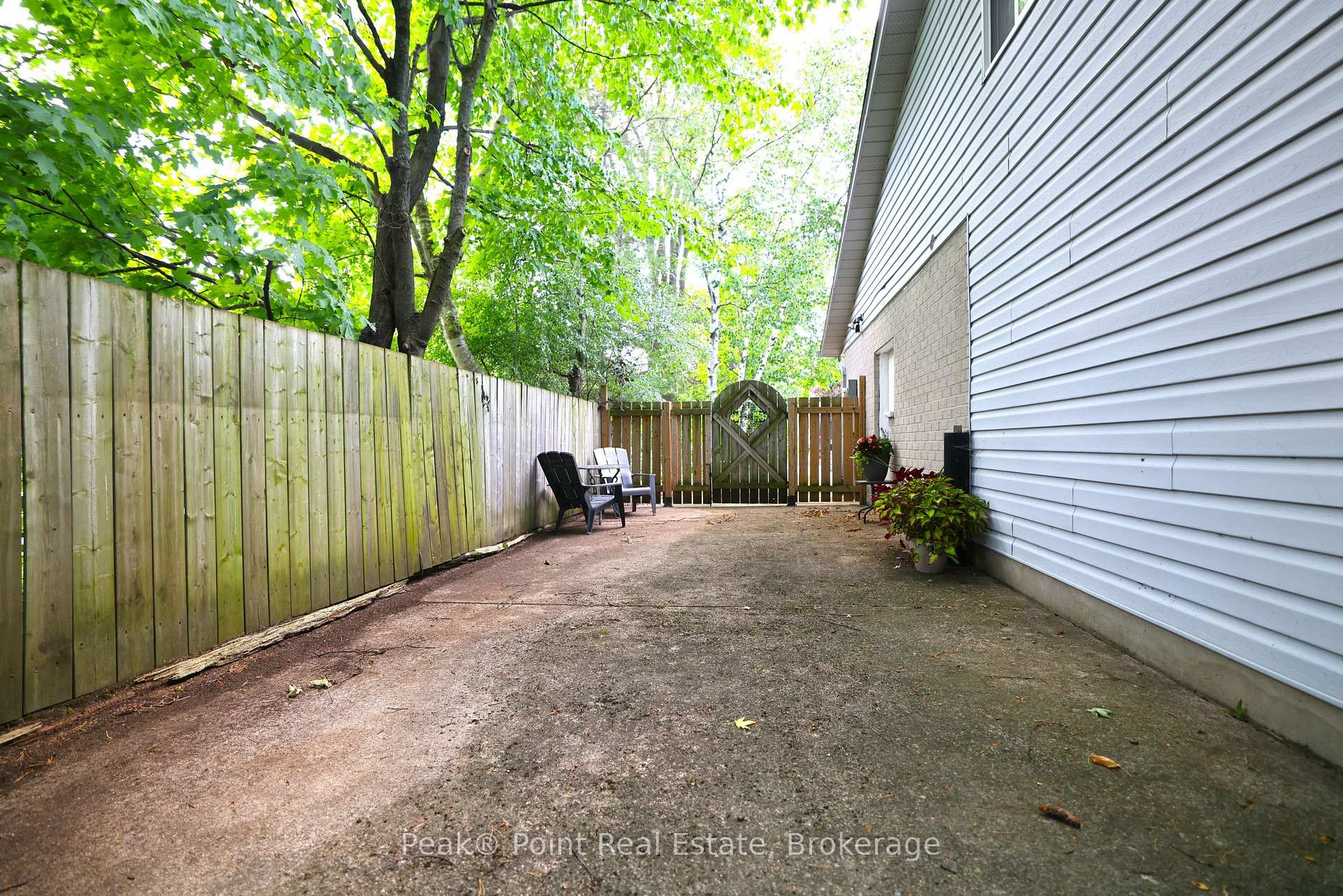 Photo 6 of 2105 8th Avenue E, Owen Sound — HOMEH