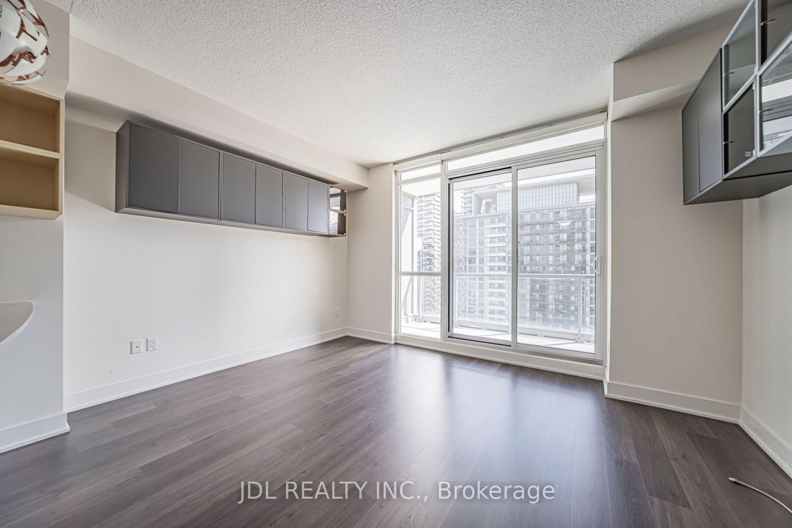 Photo 6 of Unit 2309, 30 Roehampton Avenue, Toronto, Mount Pleasant West — HOMEH